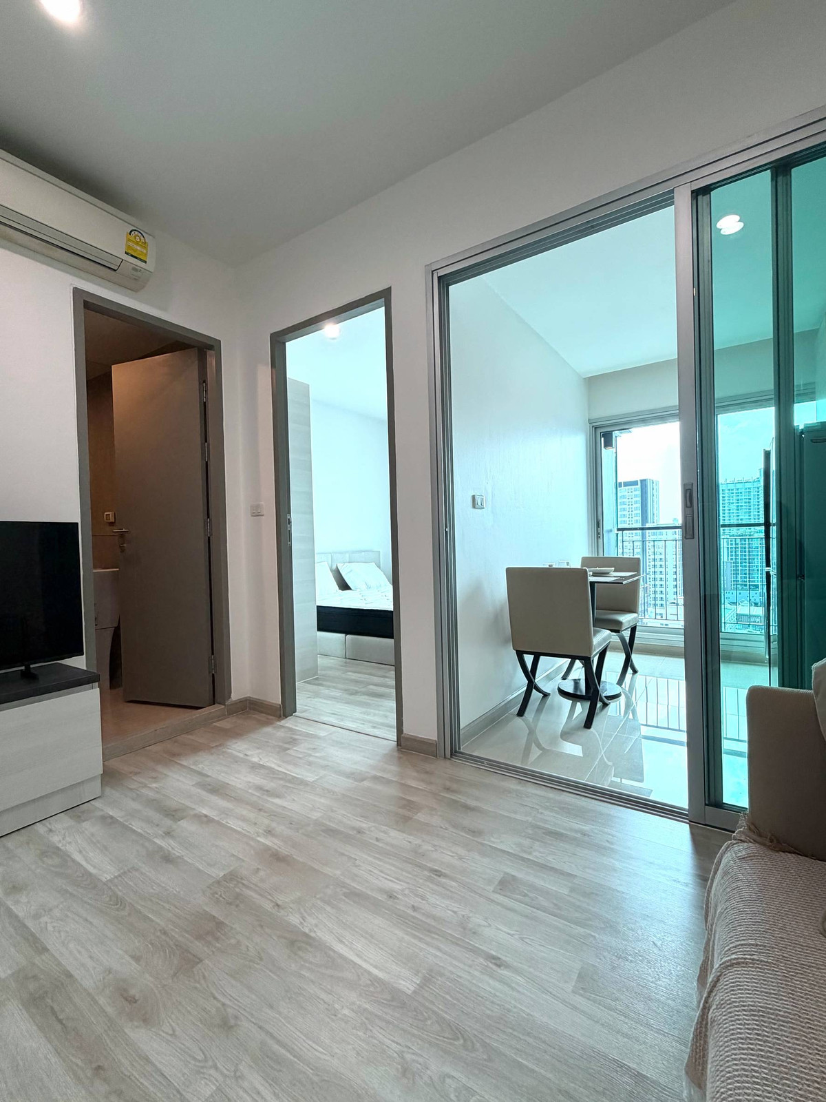 For RentCondoRatchadapisek, Huaikwang, Suttisan : Condo for rent, Life Ratchadaphisek, 1 bedroom, size 31.5 sq m., 6 foot bed.