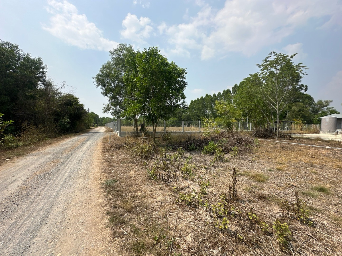 ขายที่ดินนครนายก : ขายที่ดินเปล่า ใกล้โรงเรียมเตรียมทหาร ต.ศรีกะอาง อ.บ้านนา จ.นครนายก เนื้อที่ 5 ไร่ 1 งาน
