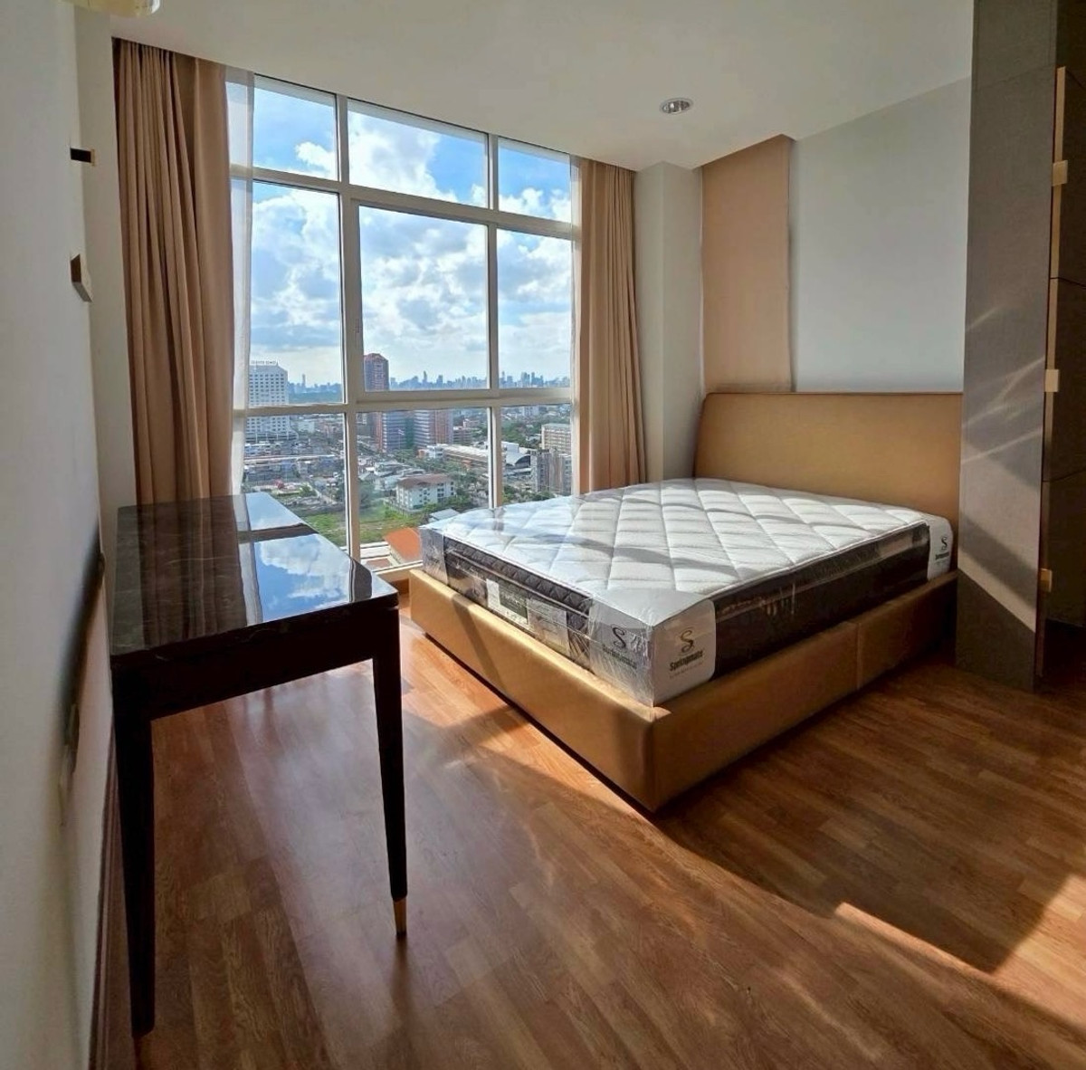 ให้เช่าคอนโดบางนา แบริ่ง ลาซาล : For Rent | 2-Bedroom Unit at The Coast Bangkok | 20,000 THB | BTS Bang Na | 64 sq.m.