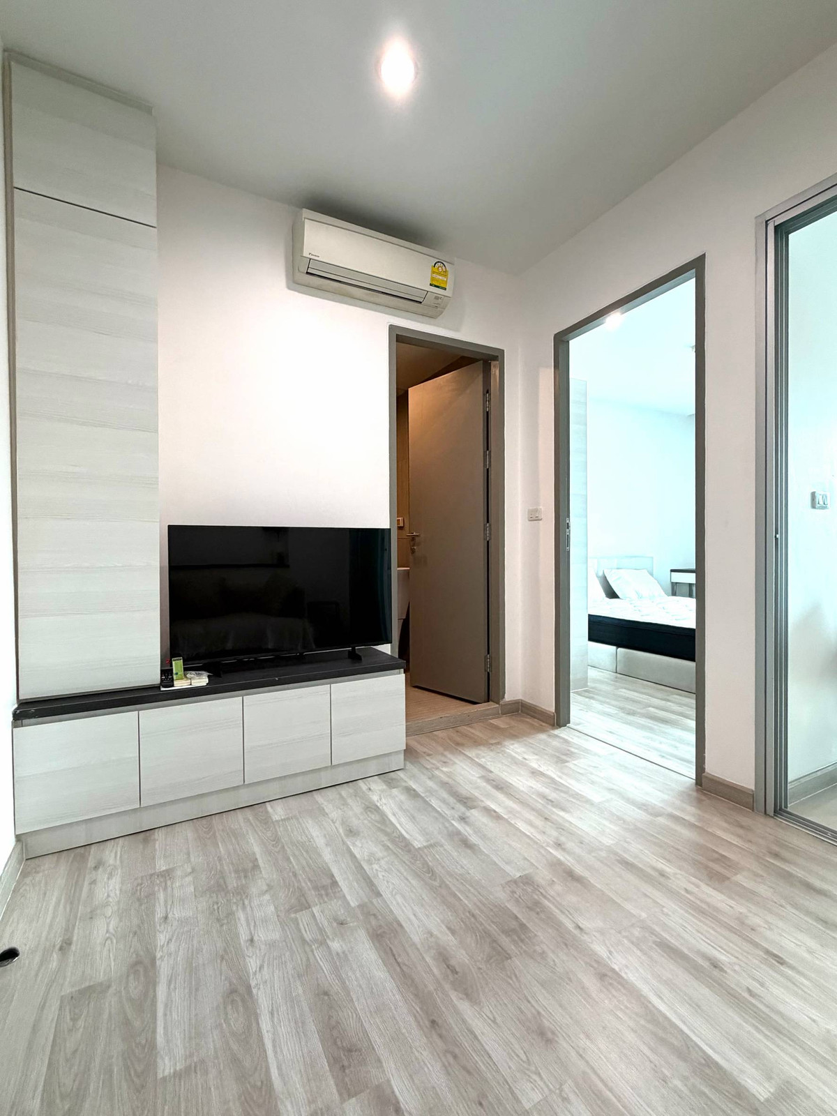 For RentCondoRatchadapisek, Huaikwang, Suttisan : Condo for rent, Life Ratchadaphisek, 1 bedroom, size 31.5 sq m., 6 foot bed.