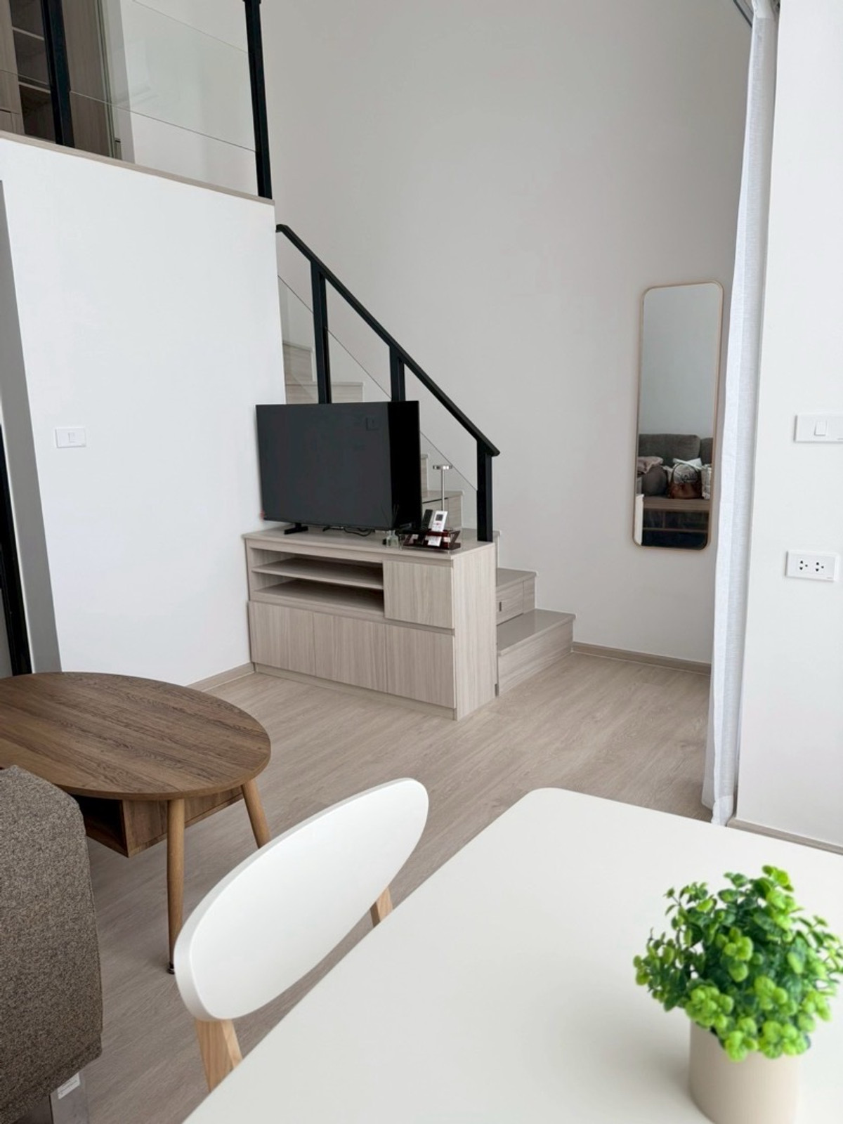 ให้เช่าคอนโดสมุทรปราการ สำโรง : For Rent | Duplex Unit at Origin Plug & Play E22 Station | 14,000 THB | 32 sq.m. | 1BR