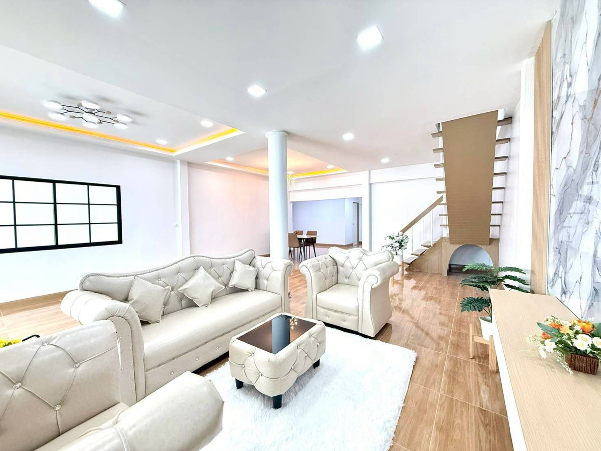 ขายบ้านนวมินทร์ รามอินทรา : ม.ทหารกองหนุน รามอินทรา109 ซ.พระยาสุเรนท์ 28  บางชัน คลองสามวา  มีนบุรี  วงแวนจตุโชติ 