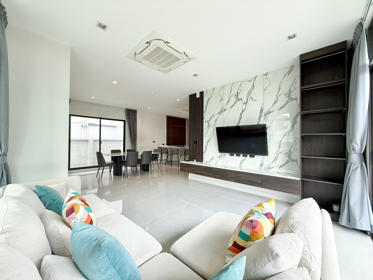 ให้เช่าบ้านบางนา แบริ่ง ลาซาล : 🚀 บางกอก บูเลอวาร์ด บางนา กม.5 - 369ตรม. 4นอน5น้ำ3ที่จอดรถ 092-545-6151 (ทีม)