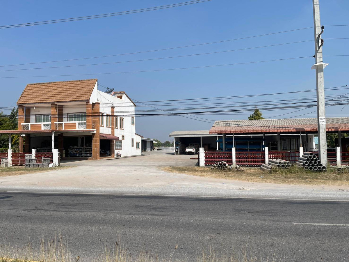For SaleLandMaha Sarakham : Land for sale with buildings 📍 Kosum-Khon Kaen Road, Phaeng Subdistrict, Kosum Phisai District, Maha Sarakham Province, located in the area of ​​Kosum Phisai District, Maha Sarakham Province.