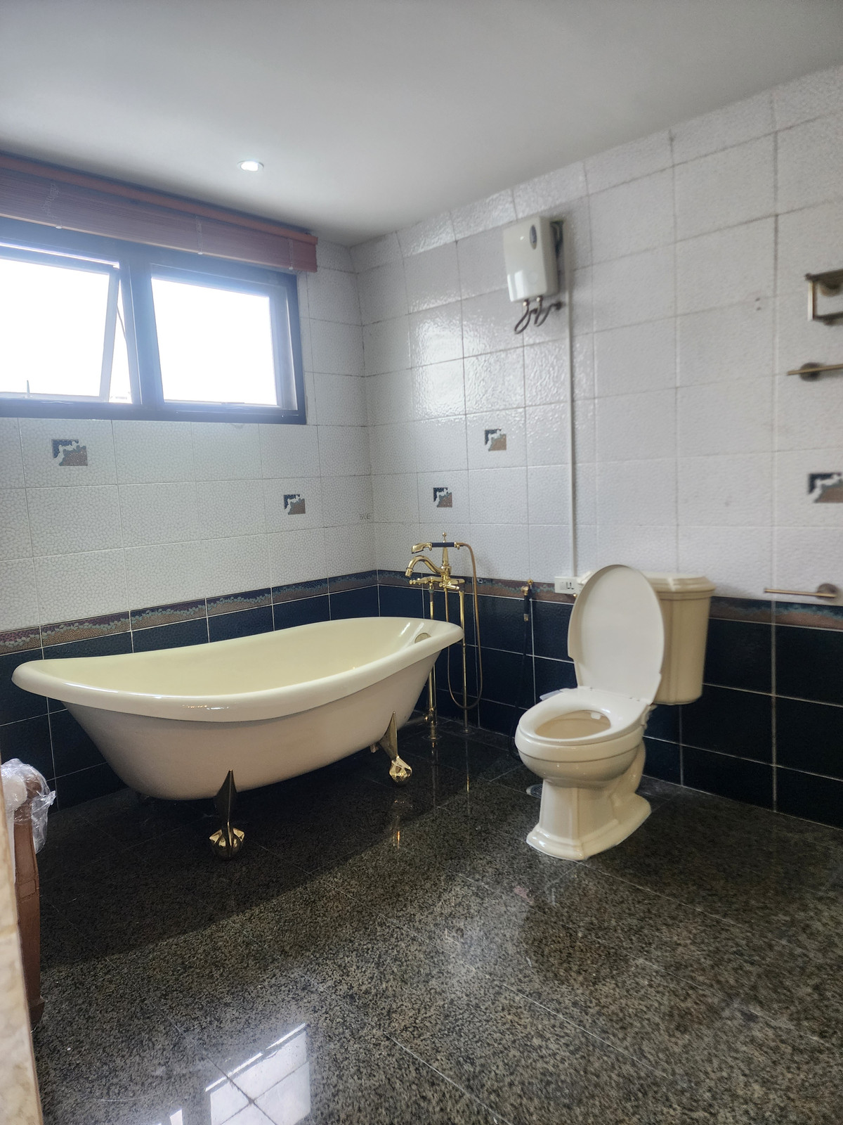 ขายคอนโดสีลม ศาลาแดง บางรัก : ขายคอนโดมิเนียม Penthouse 3 ชั้น 3 ห้องนอน เพิร์ลการ์เดน คอนโด ถนนสาทร ใกล้ BTS ช่องนนทรี