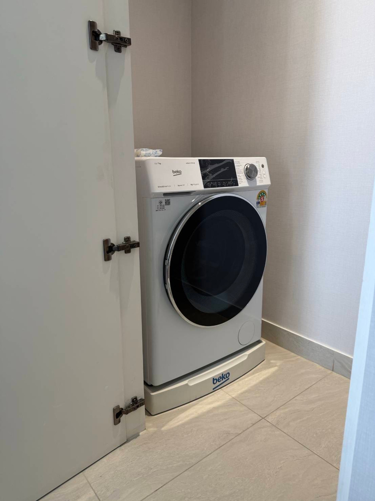 For SaleCondoSathorn, Narathiwat : Tait 12: 1bed 1bath 68sqm. 16,500,000 facing south spacious room and balcony Am: 0656199198