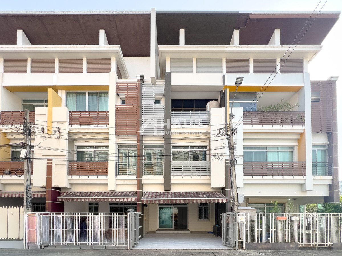 ขายทาวน์โฮมเกษตรศาสตร์ รัชโยธิน : ครอบครัวใหญ่ก็เอาอยู่! 3 ชั้นฟังก์ชันครบ (พร้อมเข้าอยู่ทันที) หั่นราคาดีที่สุดในรุ่น🔥 ขายทาวน์โฮม บ้านกลางเมือง มอนติ - คาร์โล 🔥 Baan Klang Muang Monte - Carlo / 3 ห้องนอน #TNGM047