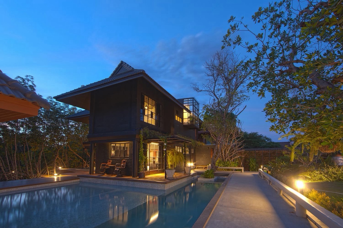 For RentHotel&Apartment BusinessCha-am Phetchaburi : Seaside Hotel Business for Lease in Phetchaburi, a Profitable Turnkey Pool Villa on 3 Rai Land with 12 Bedrooms, Licensed Resort Near the Beach, Ready Income in Thailand
