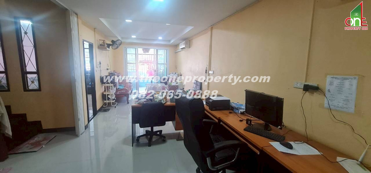 For SaleTownhomeNakhon Pathom : Townhouse, 2 floors, 24 sq m., Siwarat Village 5, Phetkasem Road, Phutmonthon Sai 4 Road, Krathum Lom Subdistrict, Sam Phran District, Nakhon Pathom Province.