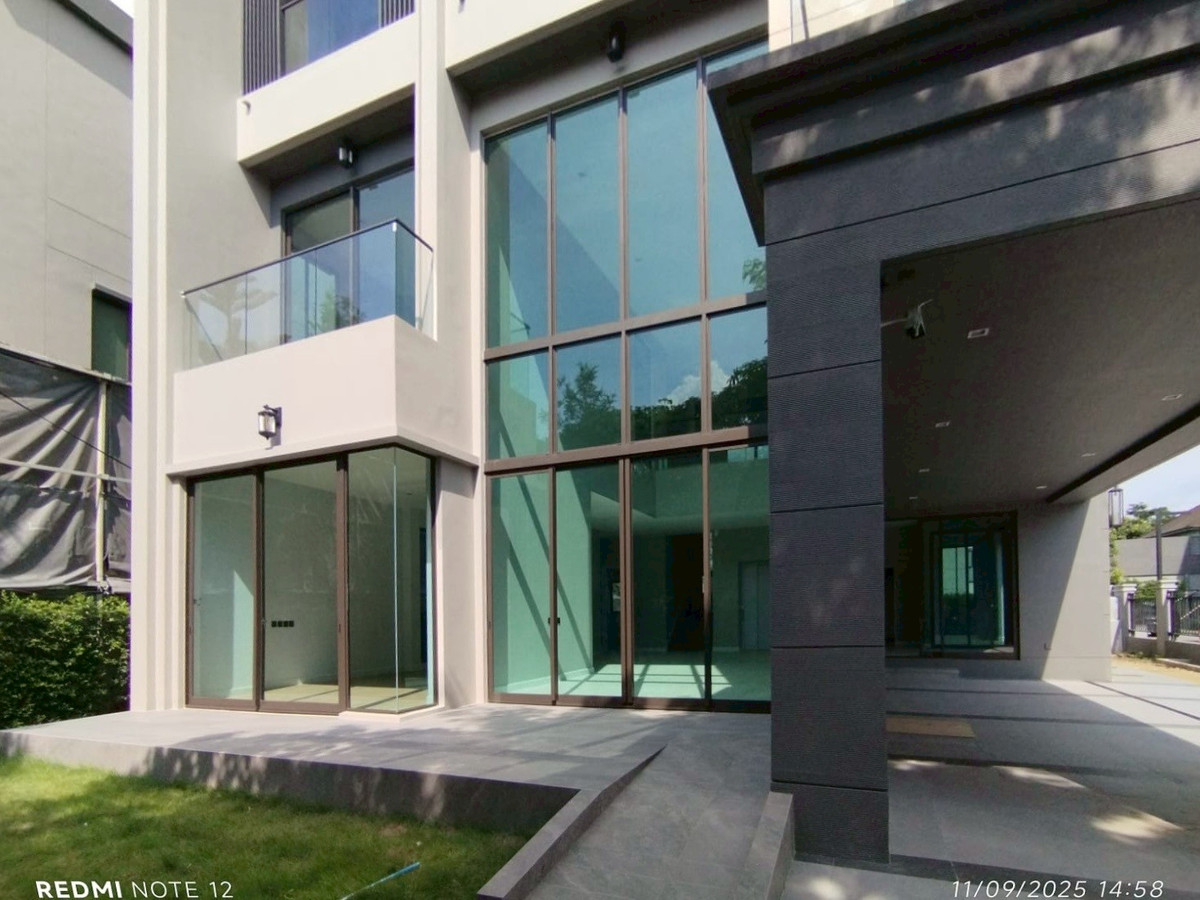 For SaleHotel&Apartment BusinessPinklao, Charansanitwong : Luxury mansion for sale, luxury house, single house, Grand Bangkok Boulevard Pinklao-Borom, corner house with private elevator.