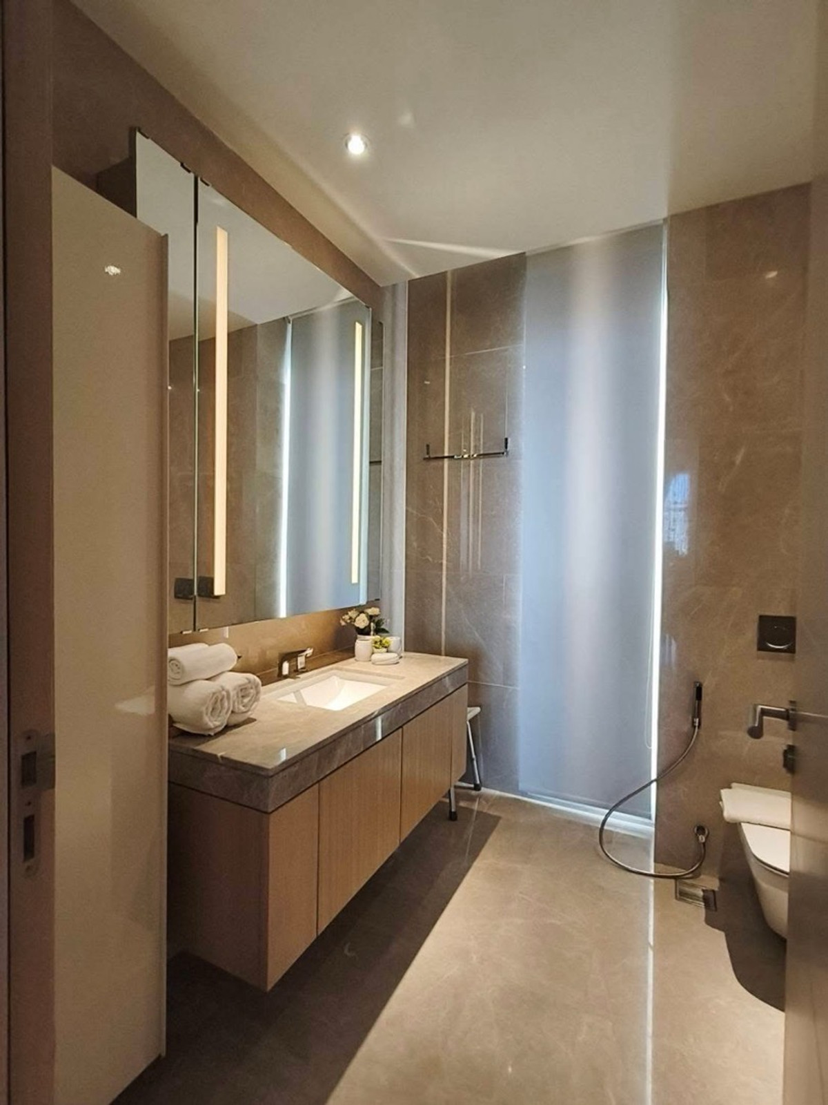 For RentCondoWongwianyai, Charoennakor : Magnolias Waterfront Resiences for rent