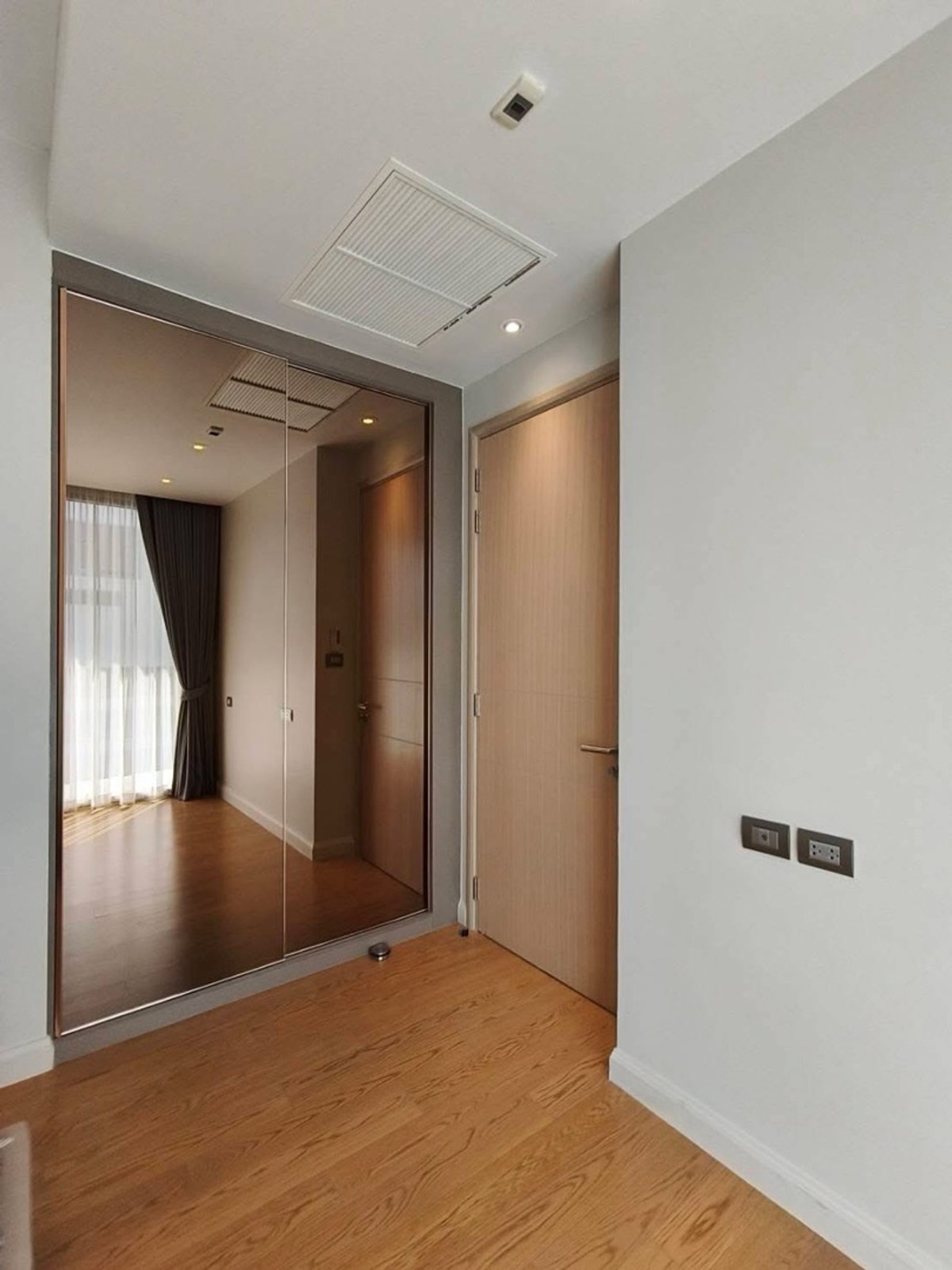 For RentCondoWongwianyai, Charoennakor : Magnolias Waterfront Resiences for rent