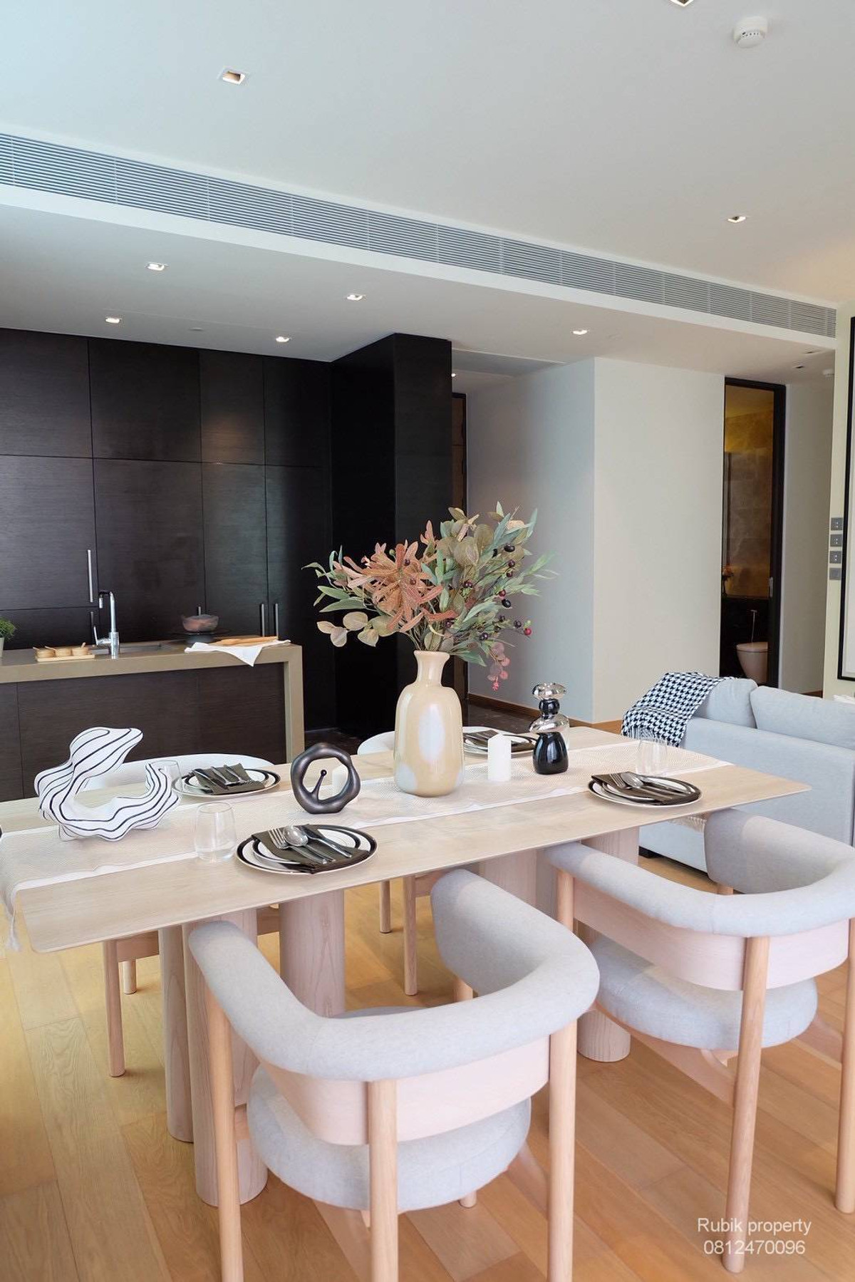 ให้เช่าคอนโดวิทยุ ชิดลม หลังสวน : 🌿 ให้เช่า 28 Chidlom – ห้องใหญ่ 88 ตร.ม. วิวสวน สวยมาก RB1704 คอนโดลักชัวรีใจกลางชิดลม ติด Central Chidlom / เดินถึง BTS Chidlom