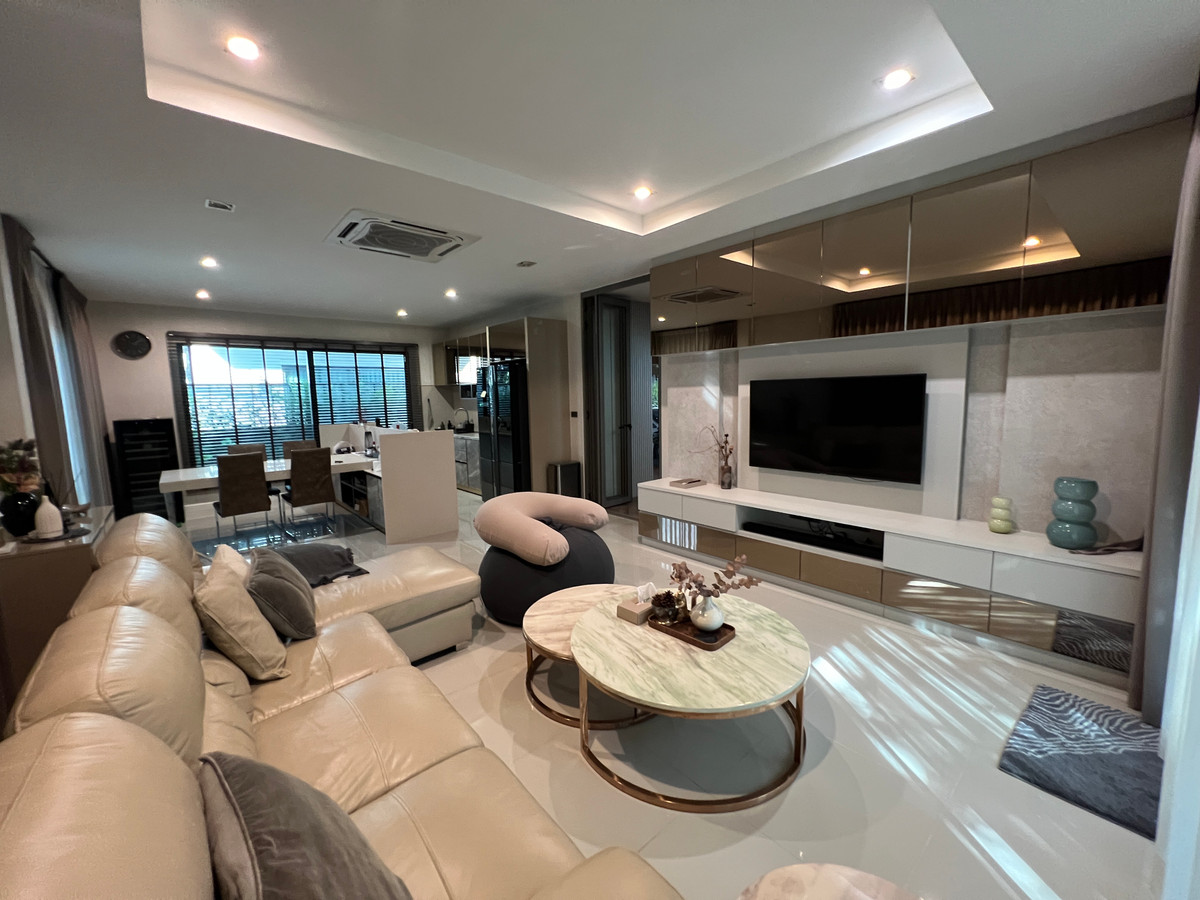 For RentHouseLadkrabang, Suwannaphum Airport : [For rent] Corner detached house, The Grand Bangna-Wongwaen, good location, near Mega Bangna and international schools.