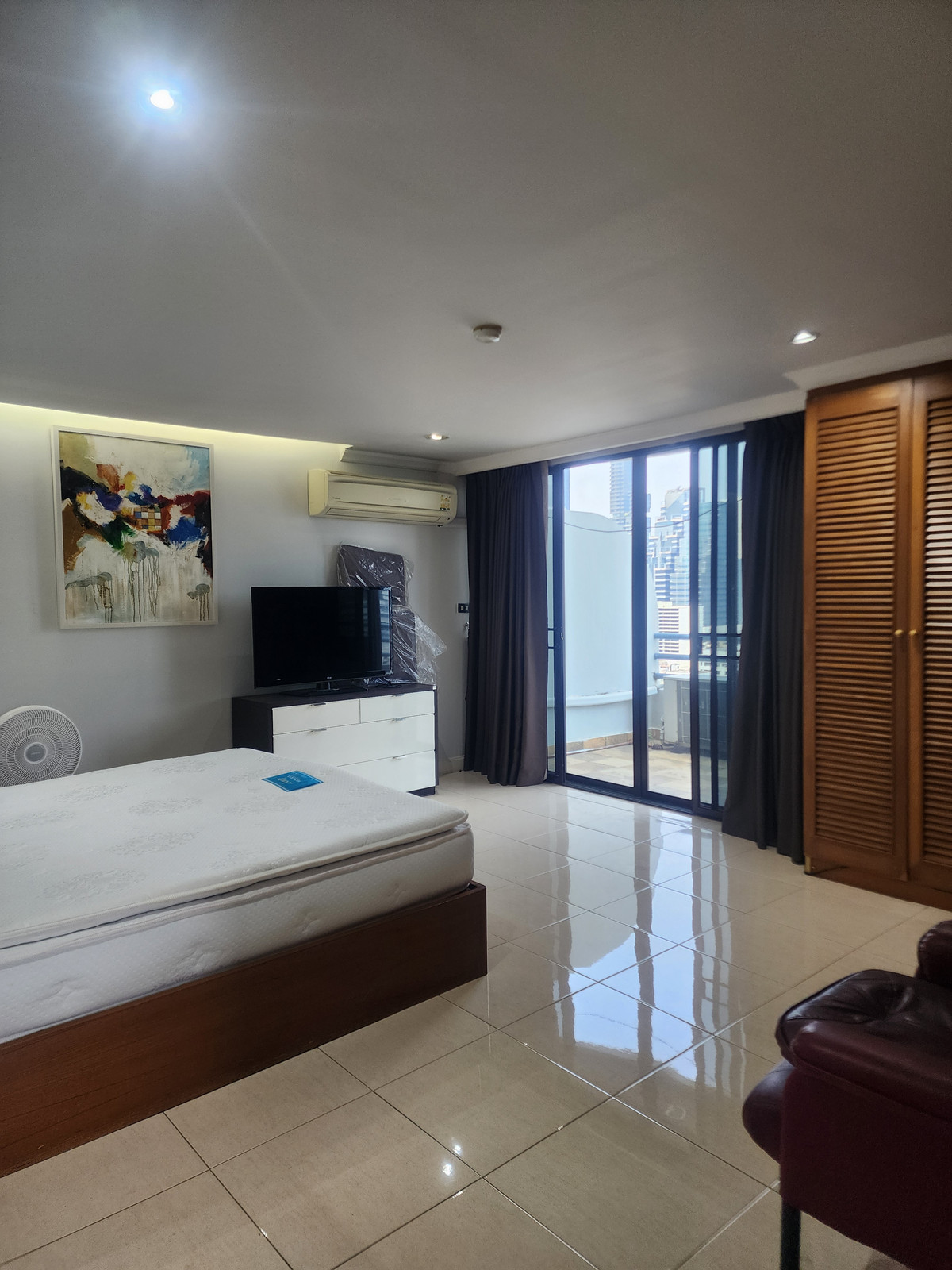 ขายคอนโดสีลม ศาลาแดง บางรัก : ขายคอนโดมิเนียม Penthouse 3 ชั้น 3 ห้องนอน เพิร์ลการ์เดน คอนโด ถนนสาทร ใกล้ BTS ช่องนนทรี