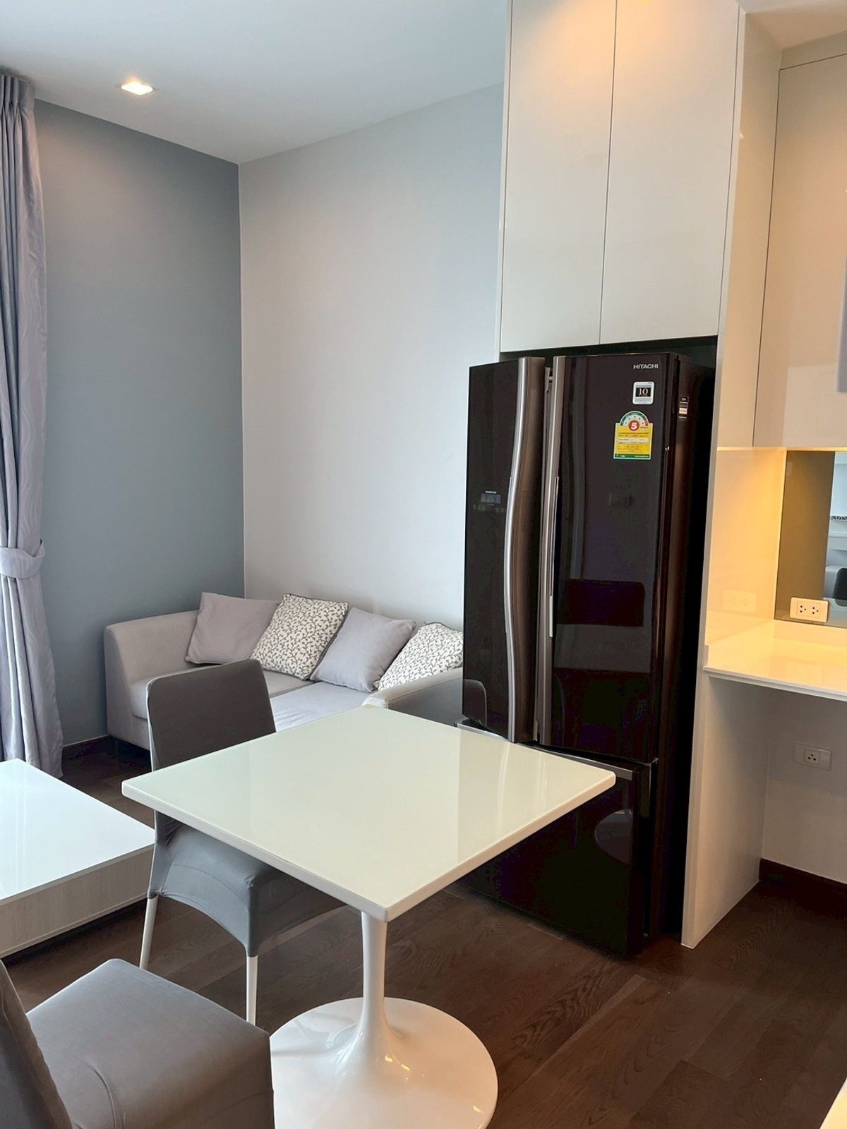 ให้เช่าคอนโดพระราม 9 เพชรบุรีตัดใหม่ RCA : ให้เช่าคอนโด Q อโศก ตกแต่งครบครัน (S03-2629)