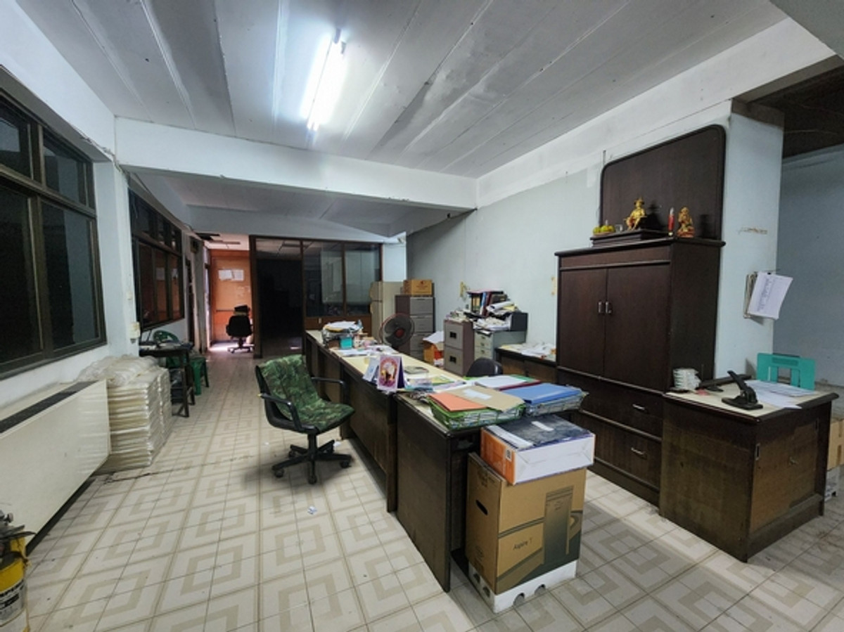 For RentFactoryMahachai Samut Sakhon : Factory for rent with warehouse, Mini Factory, size 900-1,950 square meters, Om Noi, Samut Sakhon, Soi Phetkasem 93, has Ror.4 certificate, near Makro, Om Noi.