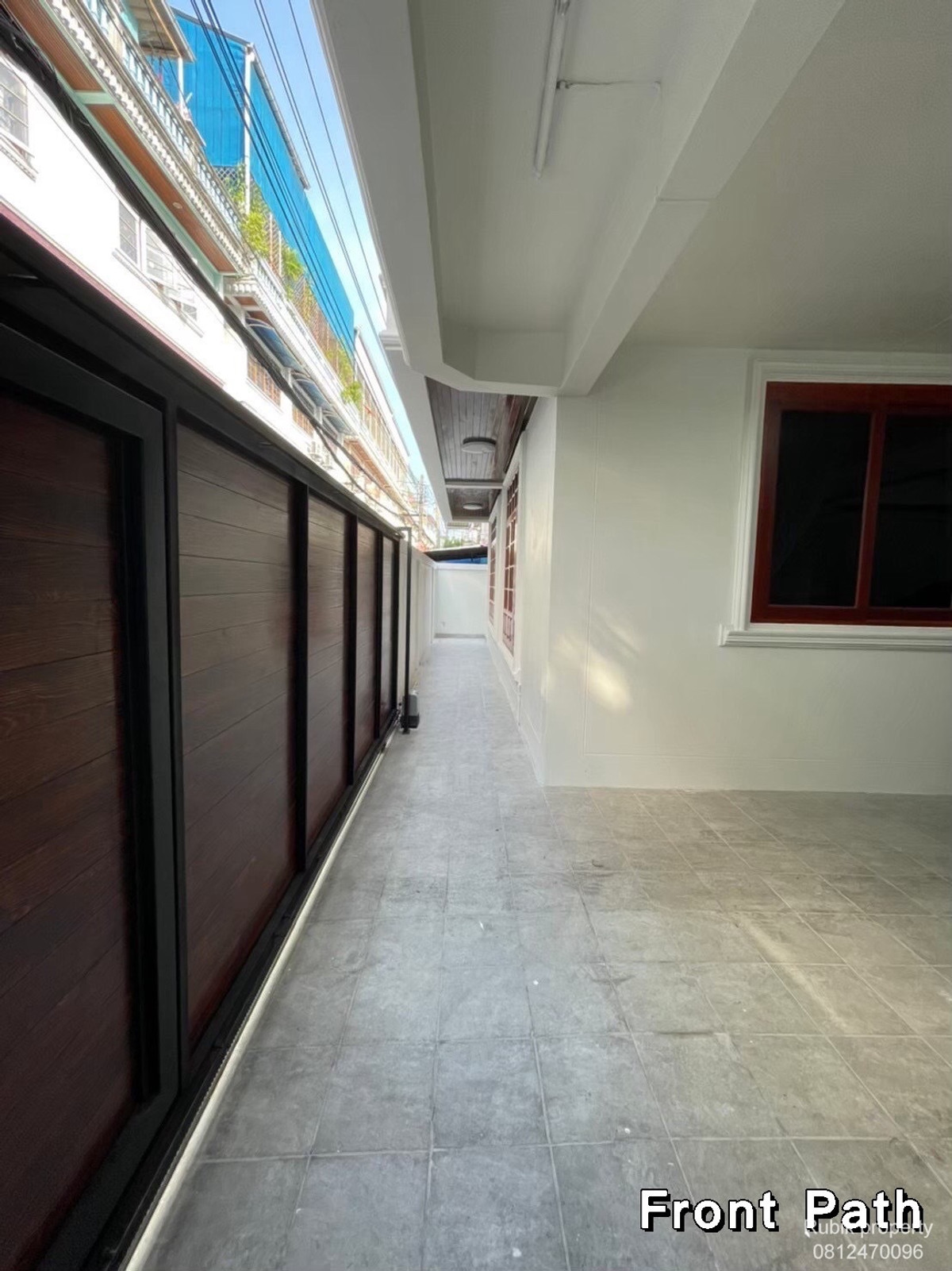 For SaleHouseWongwianyai, Charoennakor : 🏡✨ 3-story detached house for sale + Rooftop | Renovate the whole house · Charoen Nakhon location RB1702, can enter and exit both Soi Charoen Nakhon 34 and Soi Charoen Nakhon 40.