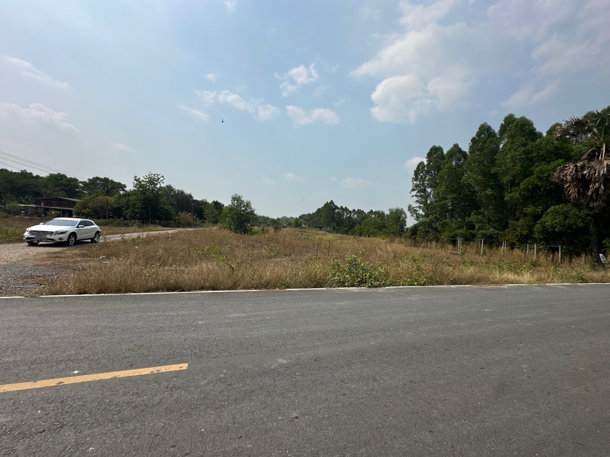 ขายที่ดินนครนายก : ขายที่ดินเปล่า ใกล้โรงเรียมเตรียมทหาร ต.ศรีกะอาง อ.บ้านนา จ.นครนายก เนื้อที่ 5 ไร่ 1 งาน
