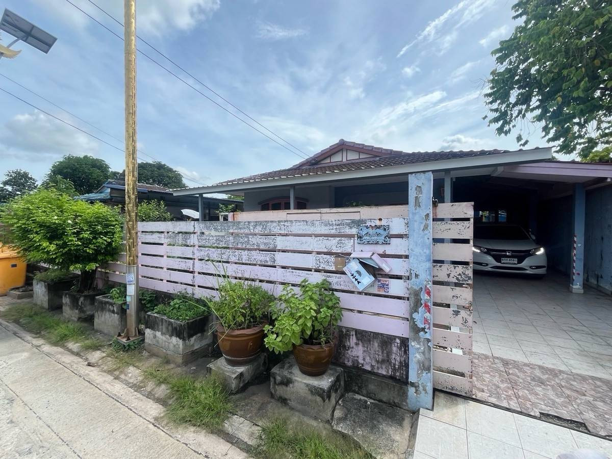 For RentHouseLadkrabang, Suwannaphum Airport : Single house for rent near Robinson Lifestyle Suvarnabhumi (Lat Krabang), just 5 minutes.