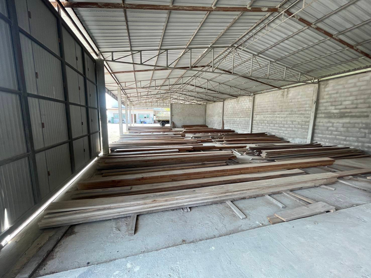 ขายที่ดินมหาสารคาม : ขายที่ดินพร้อมสิ่งปลูกสร้าง  📍 ถนนโกสุม–ขอนแก่น ต.แพง อ.โกสุมพิสัย จ.มหาสารคาม ที่ตั้งอยู่ในพื้นที่อำเภอ โกสุมพิสัย จังหวัด มหาสารคาม