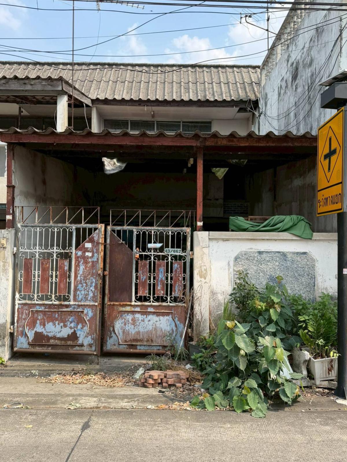 ขายทาวน์โฮมแจ้งวัฒนะ เมืองทอง : ขายทาวน์เฮ้าส์/ทาวน์โฮม  หมู่บ้านสวัสดิการกทม แจ้งวัฒนะ 34 MRT-เมืองทองธานี (สายสีชมพู) บางตลาด ปากเกร็ด กรุงเทพ CX-147005