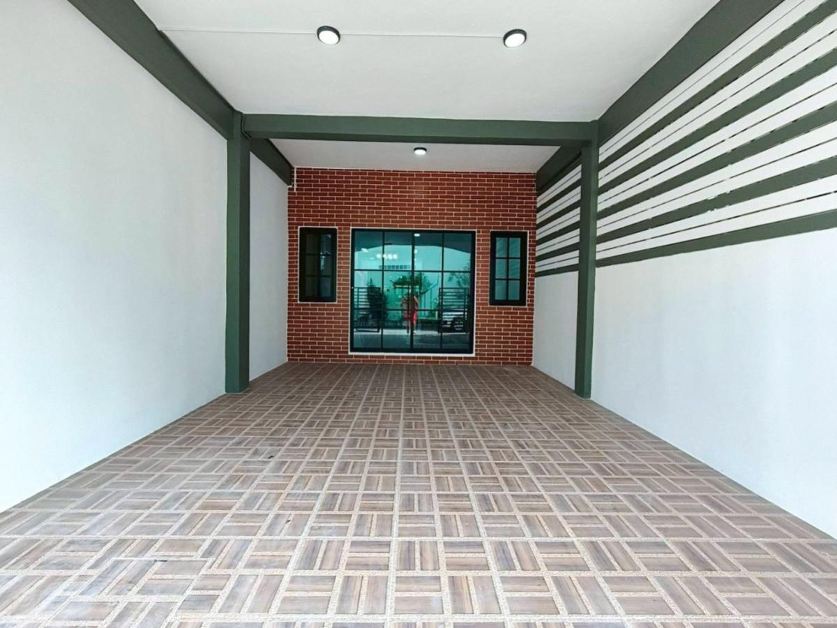 ขายทาวน์โฮมมีนบุรี-ร่มเกล้า : ขายทาวน์เฮ้าส์/ทาวน์โฮม  บ้านร่มเย็น 5 รีโนเวทใหม่ บางชัน เขต คลองสามวา กรุงเทพ CX-147067