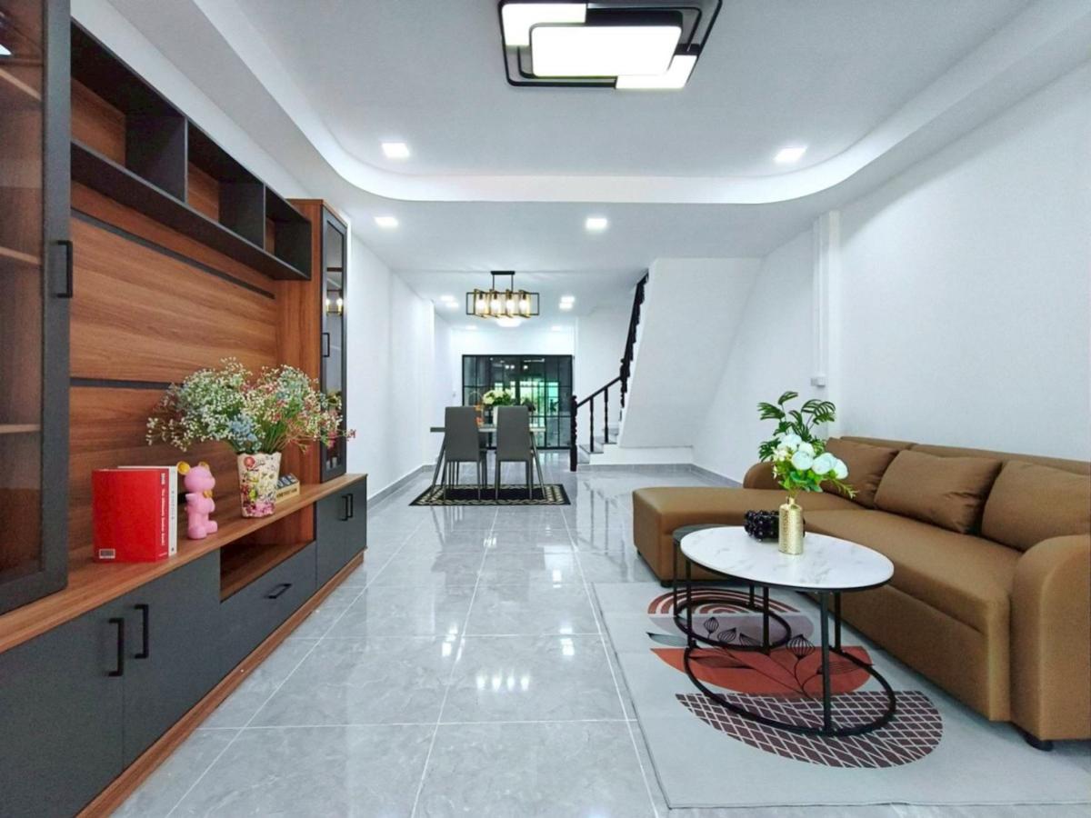 ขายทาวน์โฮมมีนบุรี-ร่มเกล้า : ขายทาวน์เฮ้าส์/ทาวน์โฮม  บ้านร่มเย็น 5 รีโนเวทใหม่ บางชัน เขต คลองสามวา กรุงเทพ CX-147067