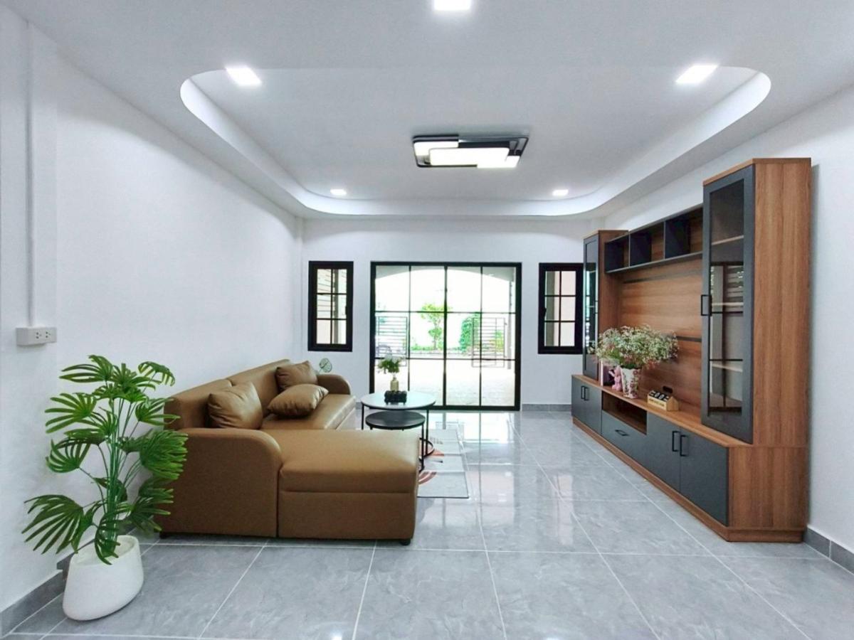 ขายทาวน์โฮมมีนบุรี-ร่มเกล้า : ขายทาวน์เฮ้าส์/ทาวน์โฮม  บ้านร่มเย็น 5 รีโนเวทใหม่ บางชัน เขต คลองสามวา กรุงเทพ CX-147067