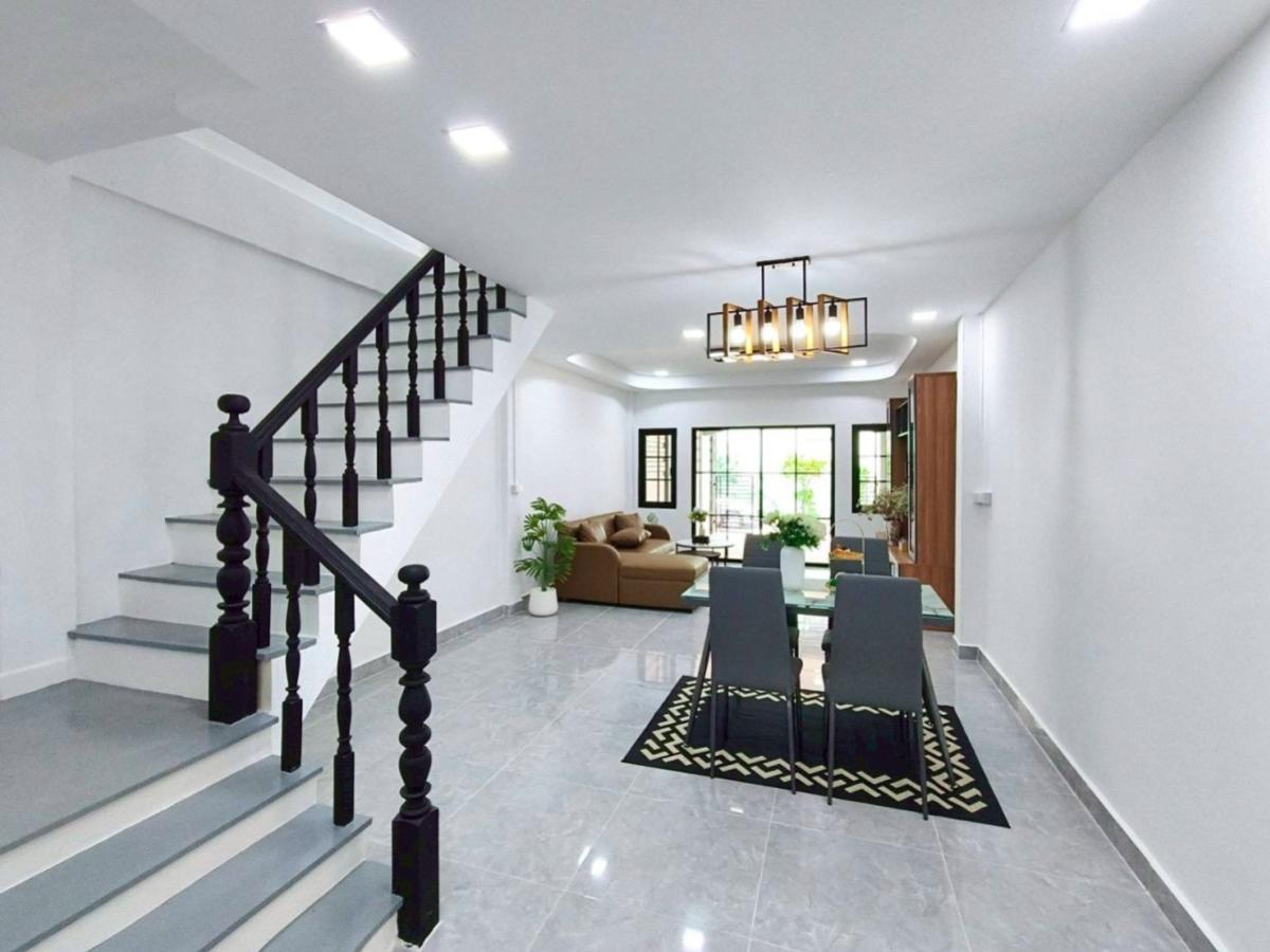 ขายทาวน์โฮมมีนบุรี-ร่มเกล้า : ขายทาวน์เฮ้าส์/ทาวน์โฮม  บ้านร่มเย็น 5 รีโนเวทใหม่ บางชัน เขต คลองสามวา กรุงเทพ CX-147067