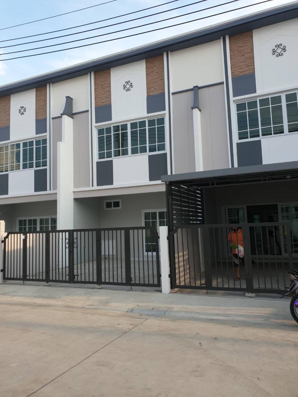 ขายทาวน์โฮมราษฎร์บูรณะ สุขสวัสดิ์ : ขายทาวน์เฮ้าส์/ทาวน์โฮม  เอเวอร์ ซิตี้ สุขสวัสดิ์ 30 - พุทธบูชา 2 หน้ากว้าง บางปะกอก เขต ราษฎร์บูรณะ กรุงเทพ CX-145144