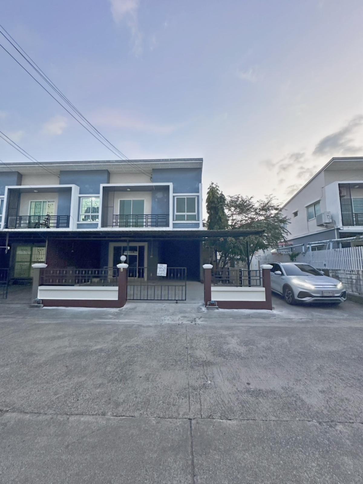 ขายทาวน์โฮมพัฒนาการ ศรีนครินทร์ : ขายทาวน์เฮ้าส์/ทาวน์โฮม  สวนหลวงวิลล์ 6 ห้องมุม ดอกไม้ เขต ประเวศ กรุงเทพ CX-146977