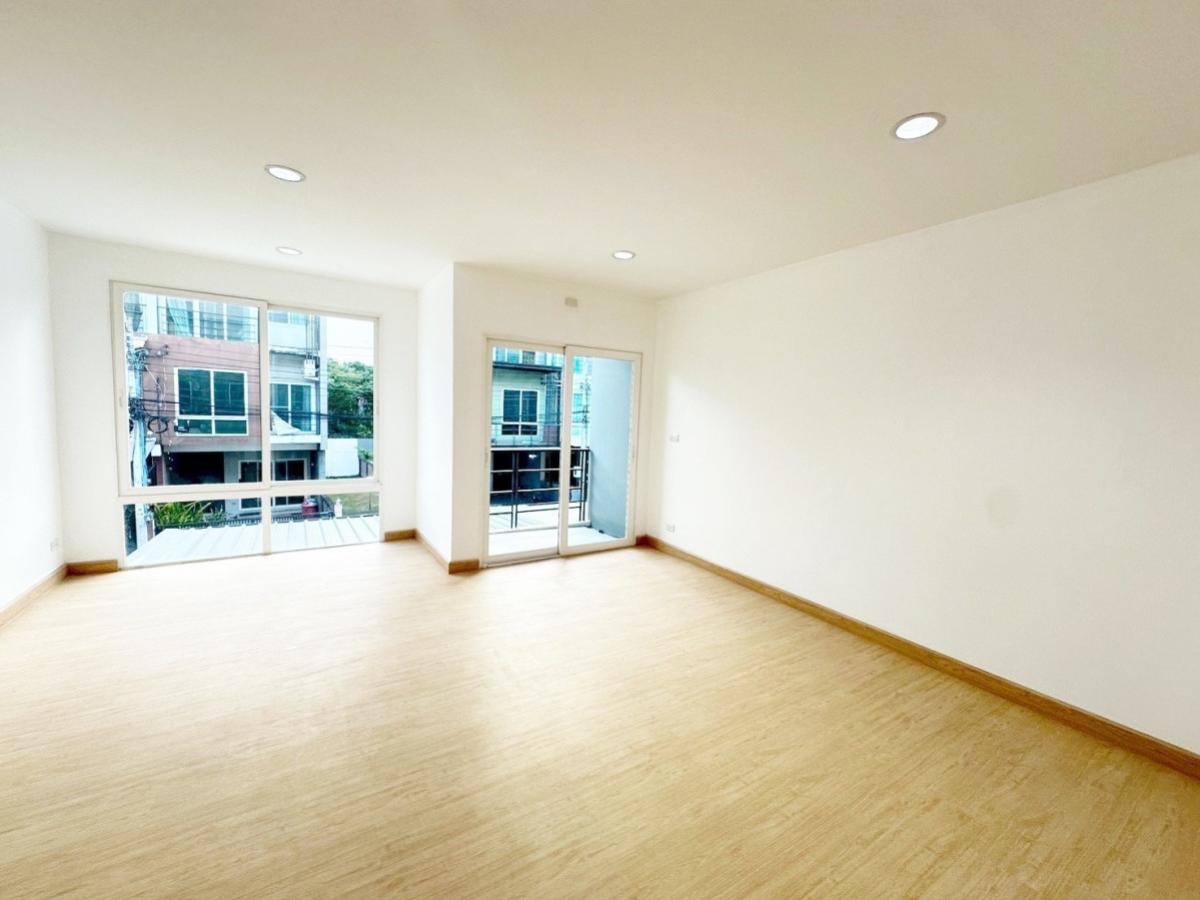 ขายทาวน์โฮมนวมินทร์ รามอินทรา : ขายทาวน์เฮ้าส์/ทาวน์โฮม  กรีนิช รามอินทรา คันนายาว เขต คันนายาว กรุงเทพ CX-146782