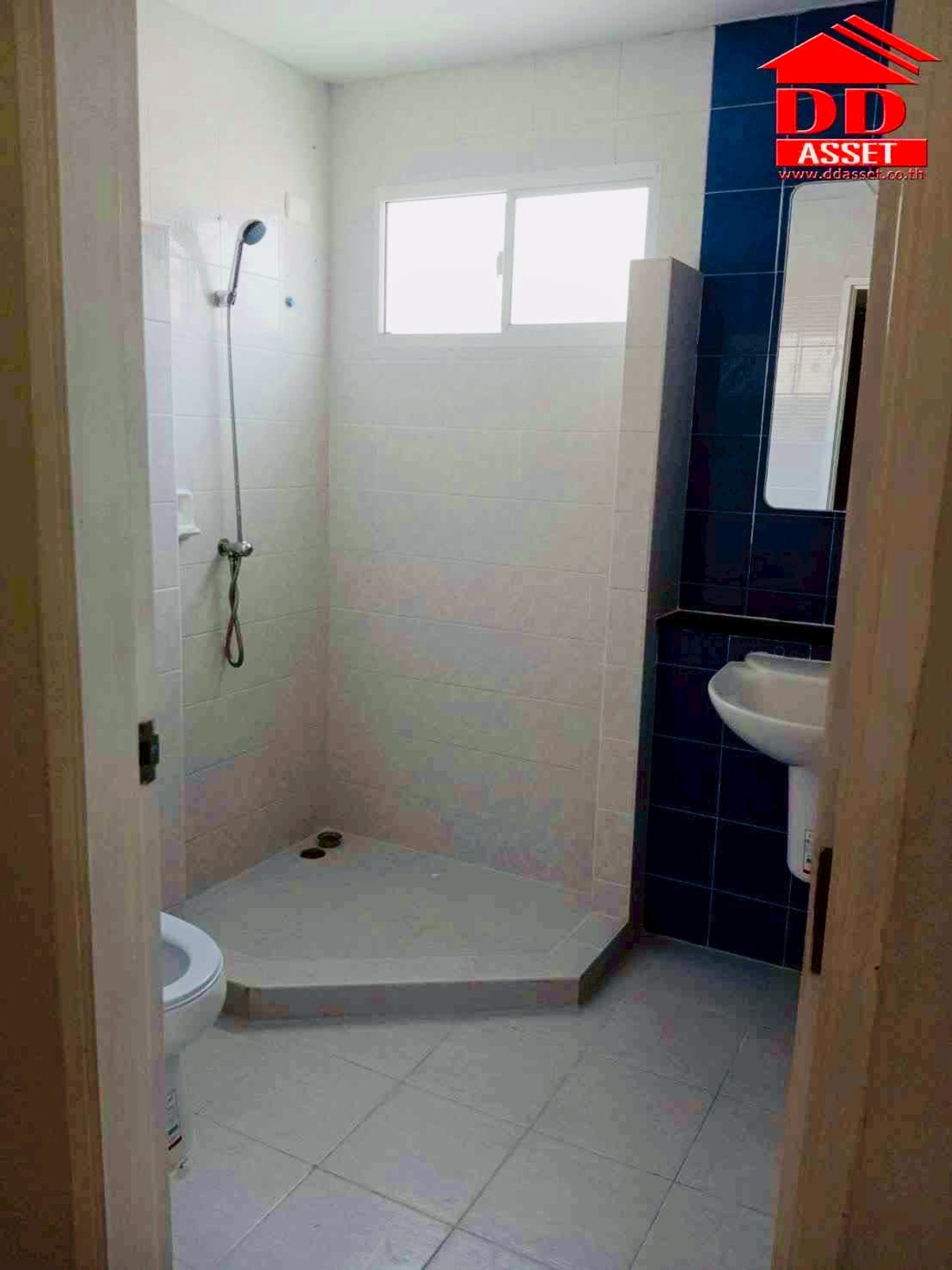 For RentHouseMin Buri, Romklao : For rent, Passorn Village 13 Soi Suwinthawong 86 Code: H8282