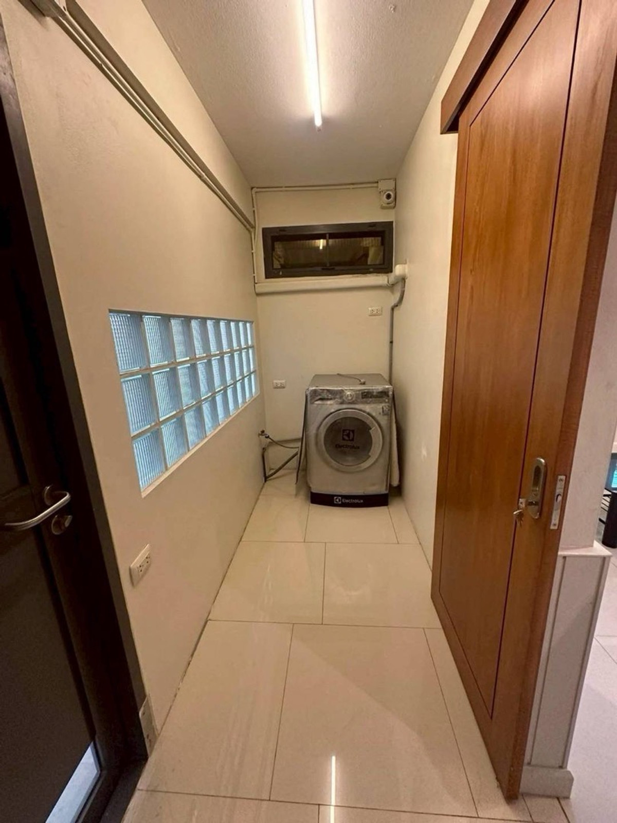 ให้เช่าโฮมออฟฟิศสุขุมวิท อโศก ทองหล่อ : FOR RENT HOME OFFICE AT EKKAMAI 22 • PRIDI BHANOMYONG 45 SUKHUMVIT TO PRIVATE OFFICE AND STUDIO OR BUSINESS ACCEPTED 