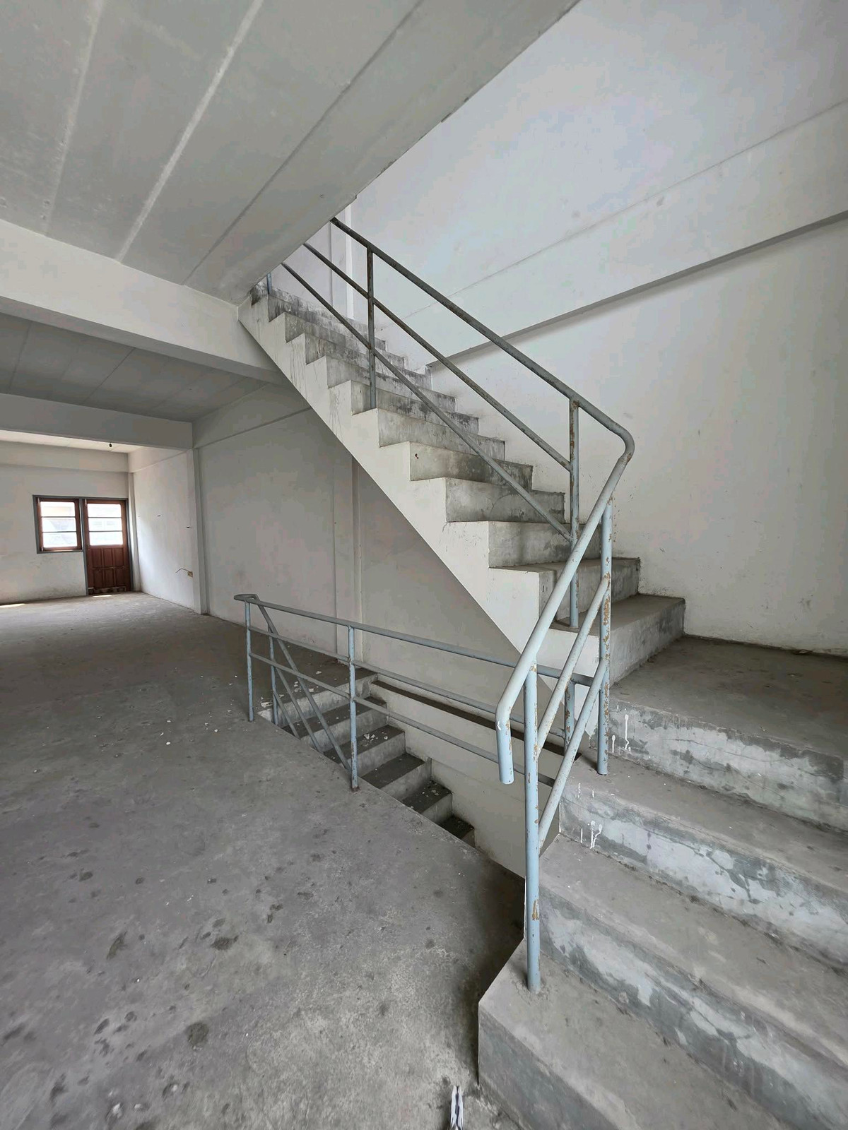 For SaleShop HouseRathburana, Suksawat : 🏢 Commercial building, 4.5 floors, 22 sq m, next to Pracha Uthit Road 72, opposite 7-11, Manthana University, good location, suitable for doing business or trading 📞099-415-2664, 080-369-6366