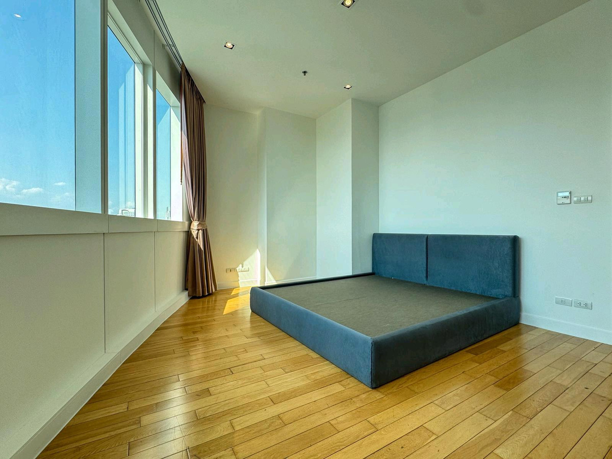 ขายคอนโดสุขุมวิท อโศก ทองหล่อ : ขายคอนโด 2 ห้องนอน มิลเลนเนี่ยม เรสซิเด้นซ์ สุขุมวิท 18 ราคาดีที่สุด ชั้นสูง วิวสวย