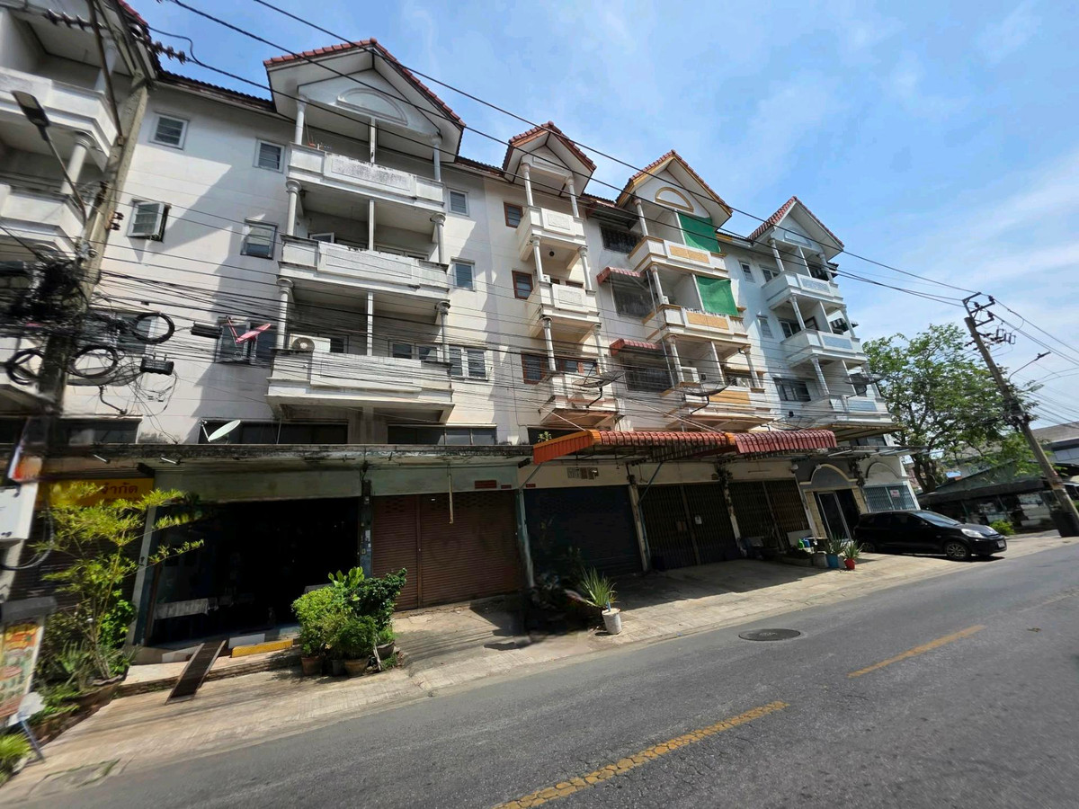 For SaleShop HouseRathburana, Suksawat : 🏢 Commercial building, 4.5 floors, 22 sq m, next to Pracha Uthit Road 72, opposite 7-11, Manthana University, good location, suitable for doing business or trading 📞099-415-2664, 080-369-6366