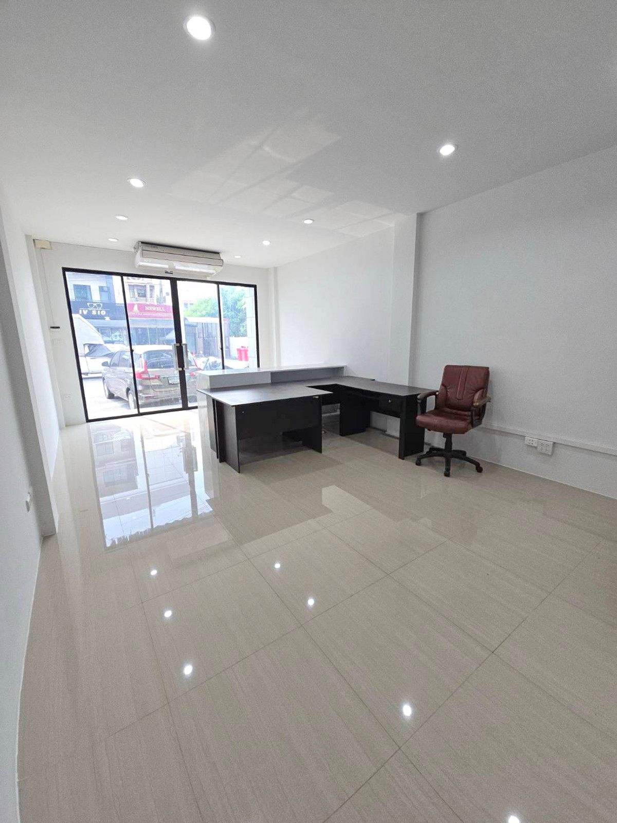 ให้เช่าอาคารพาณิชย์นวมินทร์ รามอินทรา : ให้เช่า  โฮมออฟฟิศ 4 ชั้น ถนนรามอินทรา109(พระยาสุเรนทร์)