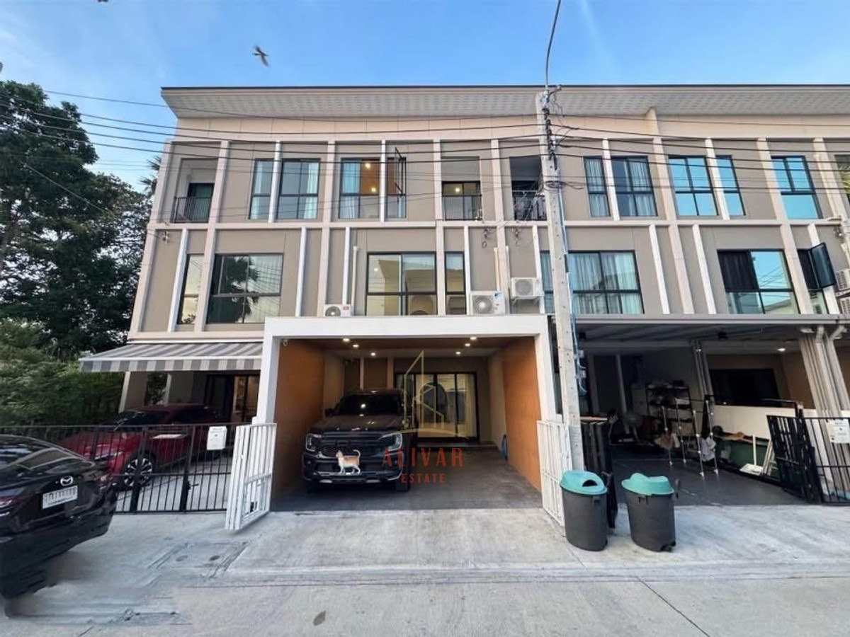 ทาวน์โฮมพัฒนาการ ศรีนครินทร์ : RH024426 ขาย/ให้เช่า ทาวน์โฮม fully furnished 3 ชั้น at Patio Srinakarin Rama 9 (กรุงเทพกรีฑา)