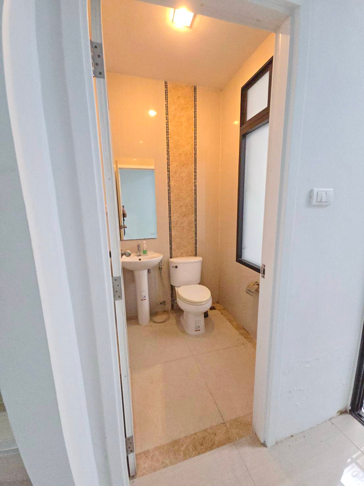 ให้เช่าอาคารพาณิชย์นวมินทร์ รามอินทรา : ให้เช่า  โฮมออฟฟิศ 4 ชั้น ถนนรามอินทรา109(พระยาสุเรนทร์)