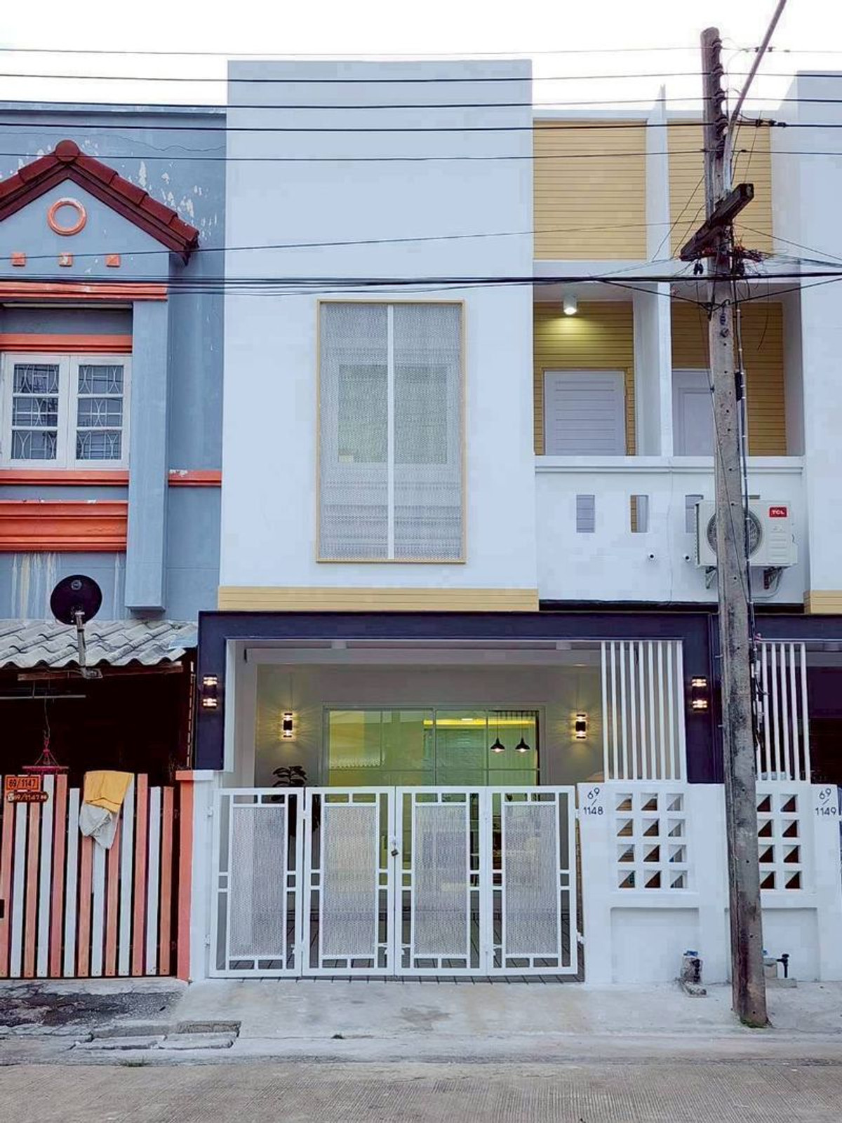 For SaleTownhomePathum Thani,Rangsit, Thammasat : 2-story townhouse for sale, Fah Rangsit Village, Rangsit Khlong 4, area 16 square meters, 2 bedrooms, Rangsit Nakhon Nayok Road, Bueng Yitho Subdistrict, Thanyaburi District, Pathum Thani.