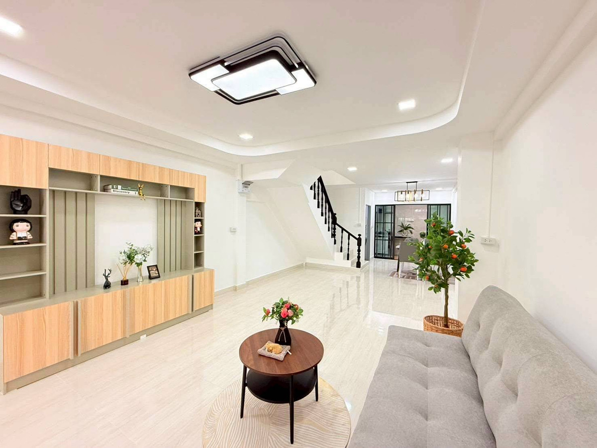 ขายทาวน์โฮมเสรีไทย-นิด้า : ขายบ้านนวกานต์ ซอยเสรีไทย 43 แยก 3 ถนนเสรีไทย  แขวงคลองกุ่ม เขตบึงกุ่ม กรุงเทพฯ 