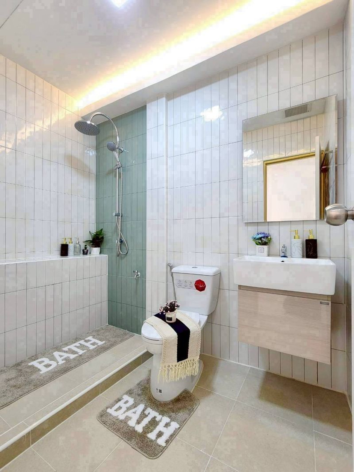 For SaleTownhomePathum Thani,Rangsit, Thammasat : 2-story townhouse for sale, Fah Rangsit Village, Rangsit Khlong 4, area 16 square meters, 2 bedrooms, Rangsit Nakhon Nayok Road, Bueng Yitho Subdistrict, Thanyaburi District, Pathum Thani.