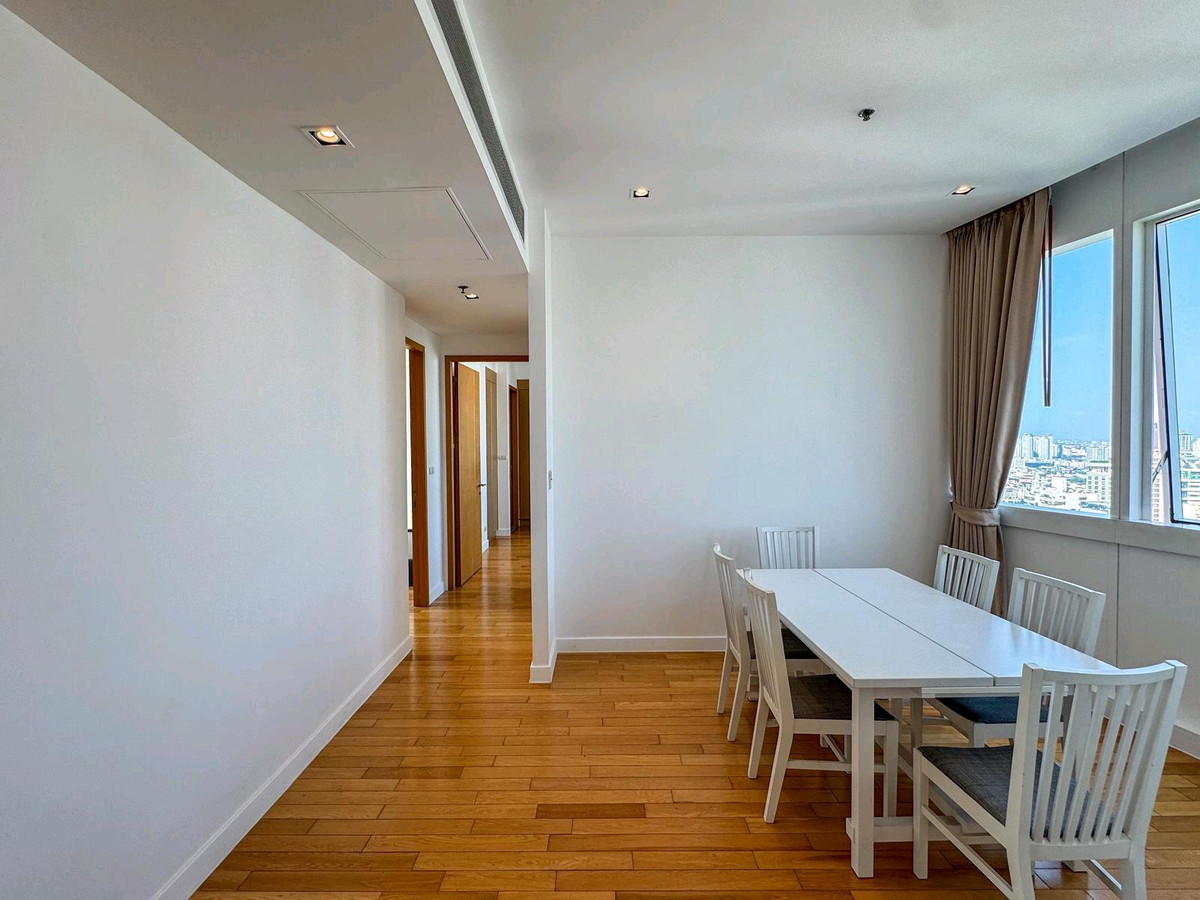 ขายคอนโดสุขุมวิท อโศก ทองหล่อ : ขายคอนโด 2 ห้องนอน มิลเลนเนี่ยม เรสซิเด้นซ์ สุขุมวิท 18 ราคาดีที่สุด ชั้นสูง วิวสวย