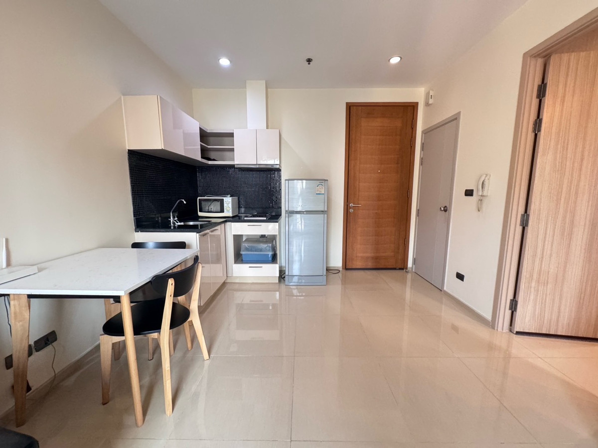 For RentCondoWongwianyai, Charoennakor : Fuse Sathorn Taksin Condo next to BTS Wongwian Yai, 1 bedroom, available for rent, 13,000/month.