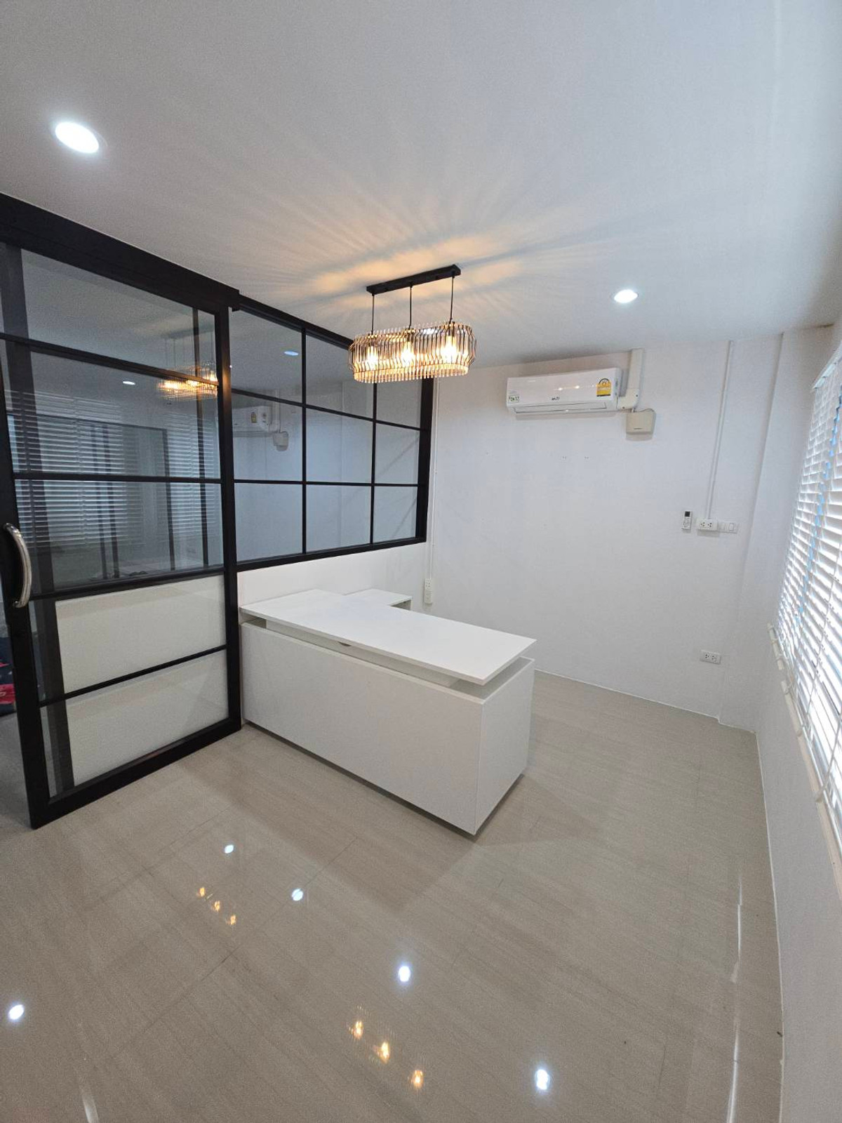 ให้เช่าอาคารพาณิชย์นวมินทร์ รามอินทรา : ให้เช่า  โฮมออฟฟิศ 4 ชั้น ถนนรามอินทรา109(พระยาสุเรนทร์)