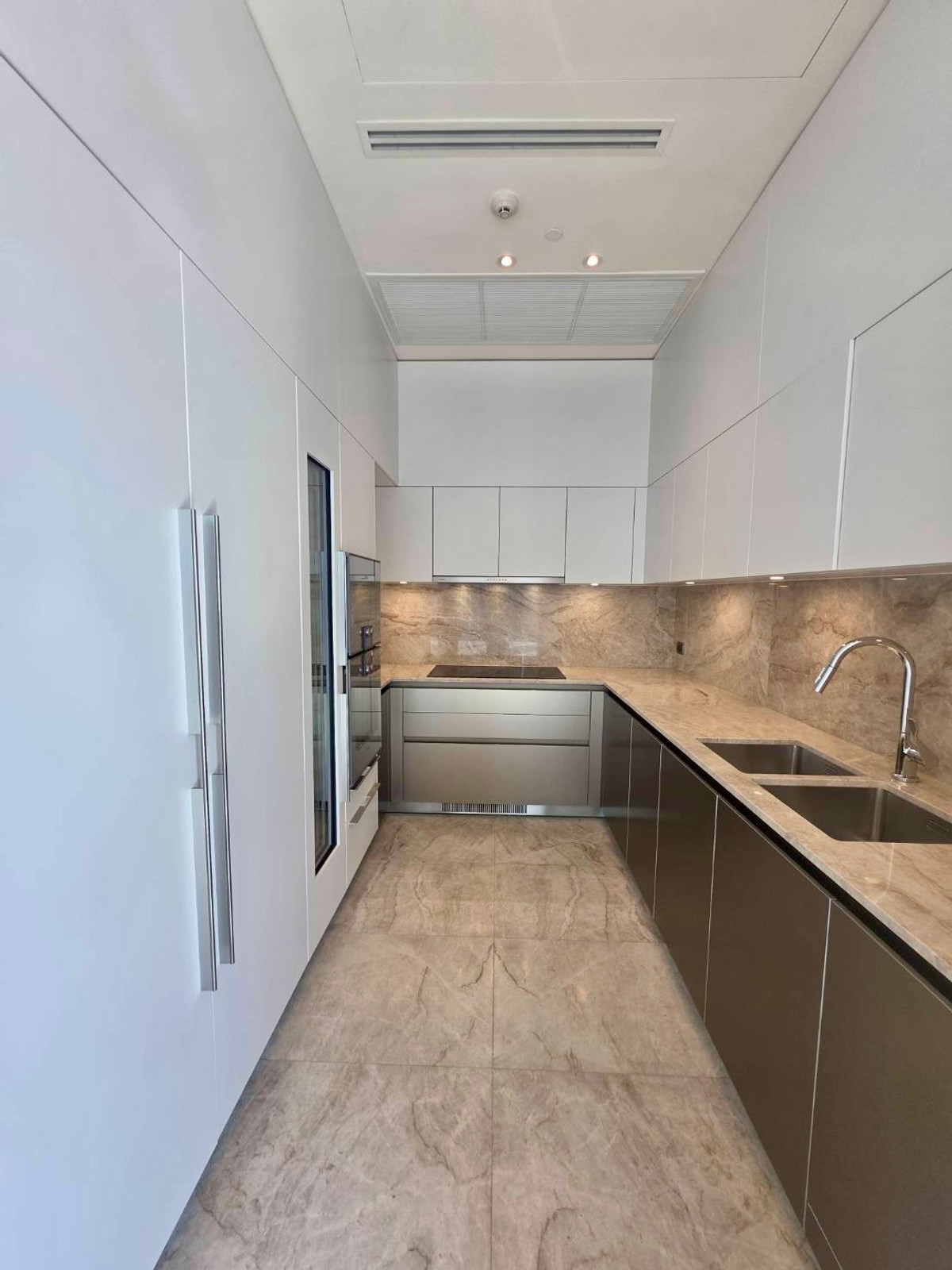 ขายคอนโดวิทยุ ชิดลม หลังสวน : Scope Langsuan: 2bed 2.5bath 154.59sqm. 92,500,000 Am: 0656199198