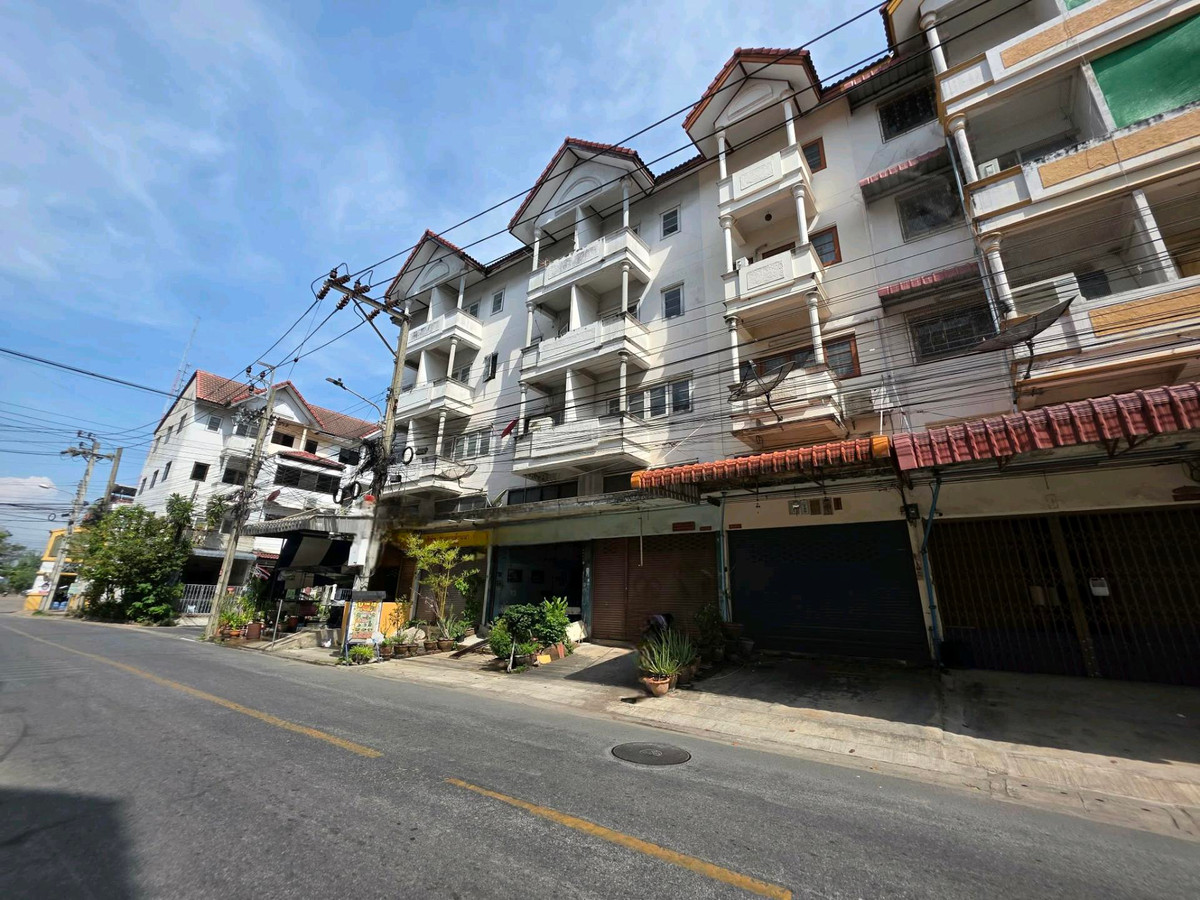 For SaleShop HouseRathburana, Suksawat : 🏢 Commercial building, 4.5 floors, 22 sq m, next to Pracha Uthit Road 72, opposite 7-11, Manthana University, good location, suitable for doing business or trading 📞099-415-2664, 080-369-6366