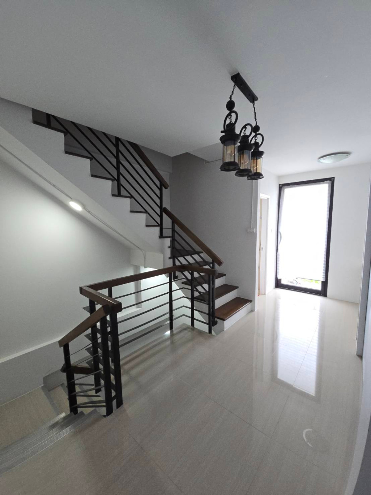 ให้เช่าอาคารพาณิชย์นวมินทร์ รามอินทรา : ให้เช่า  โฮมออฟฟิศ 4 ชั้น ถนนรามอินทรา109(พระยาสุเรนทร์)